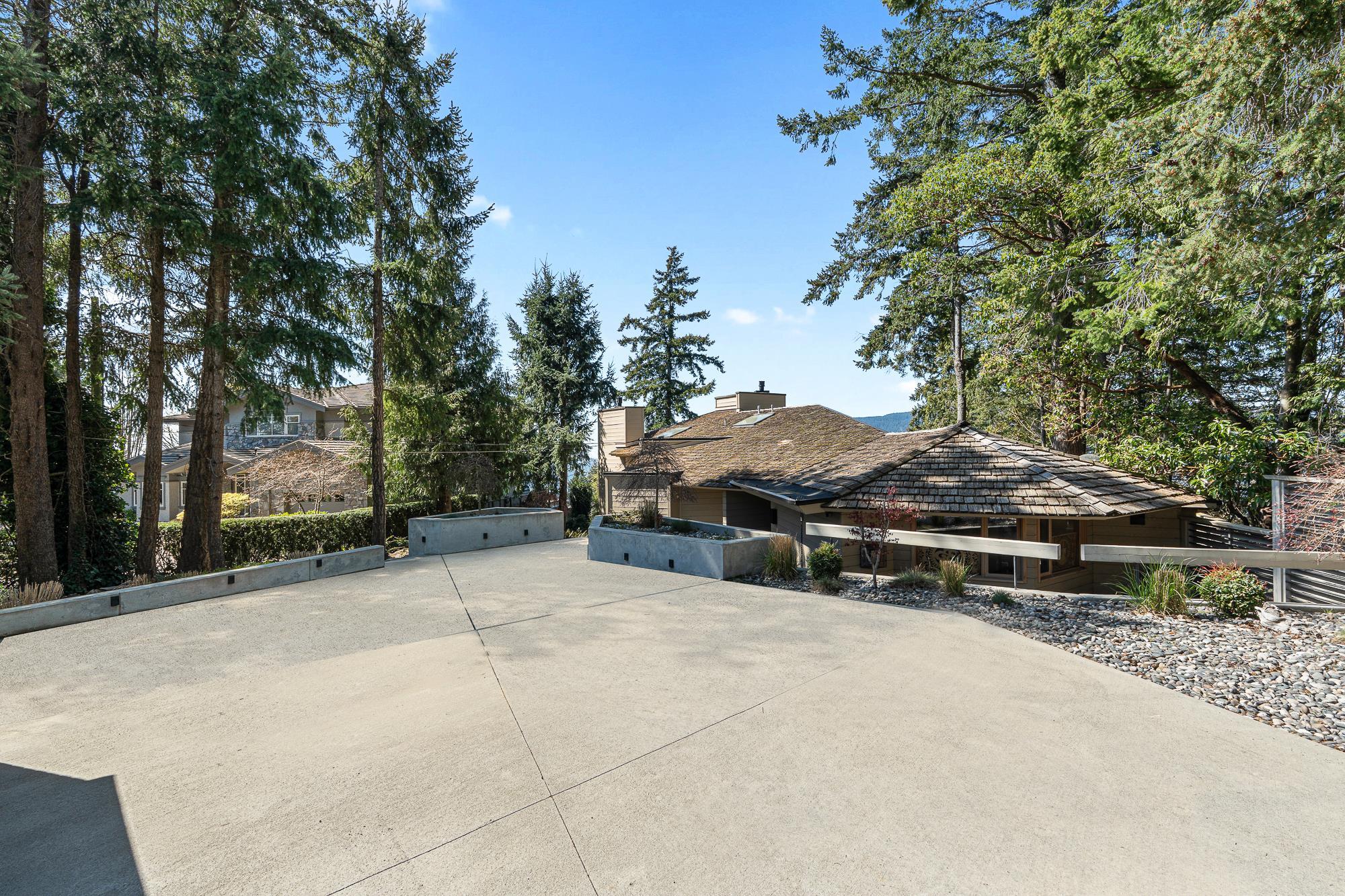 6011 EAGLERIDGE DRIVE
