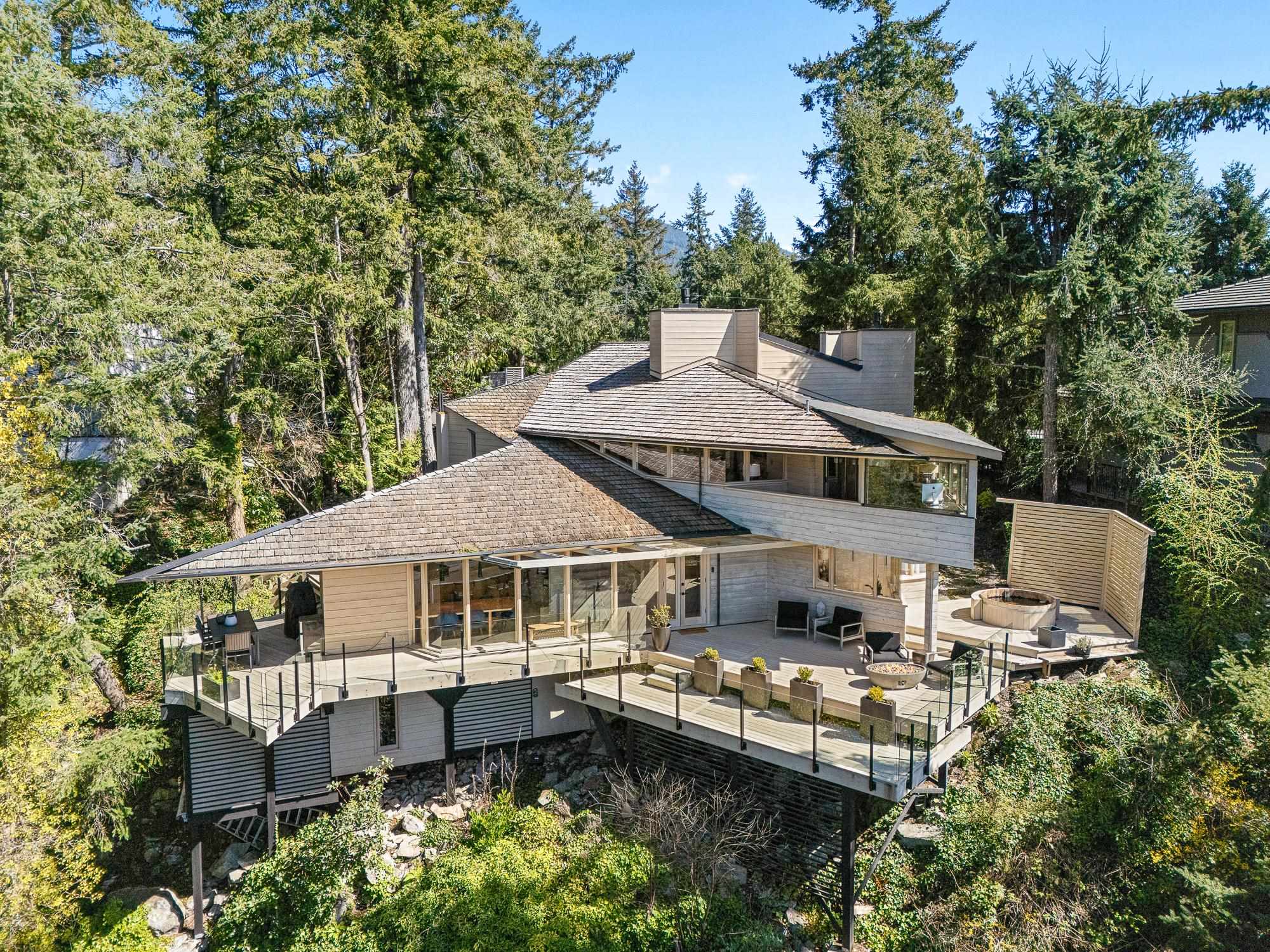 6011 EAGLERIDGE DRIVE