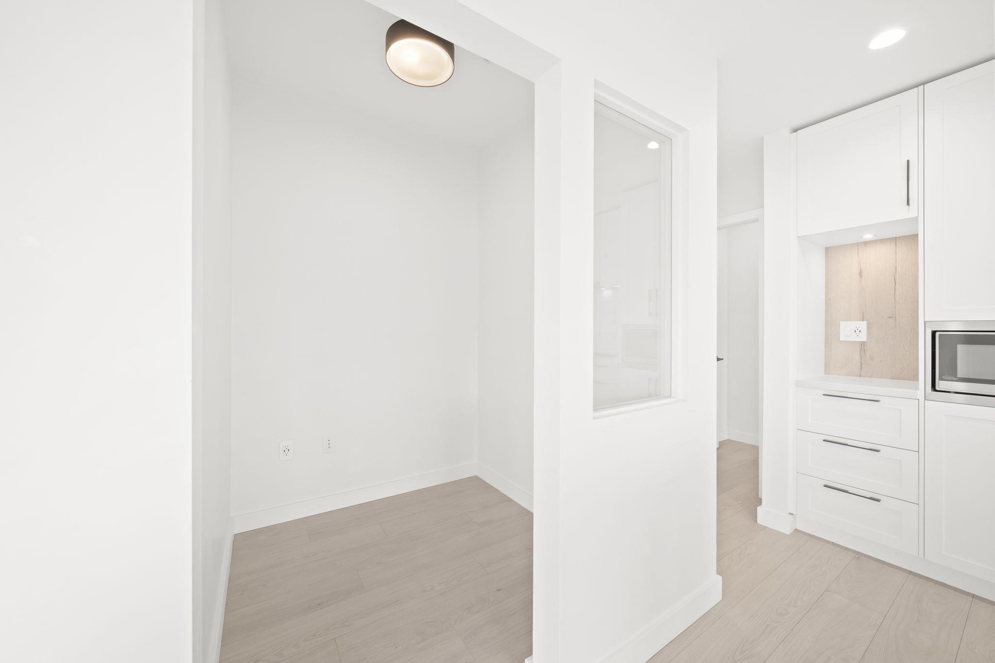 405 3038 ST GEORGE STREET Unit: 405