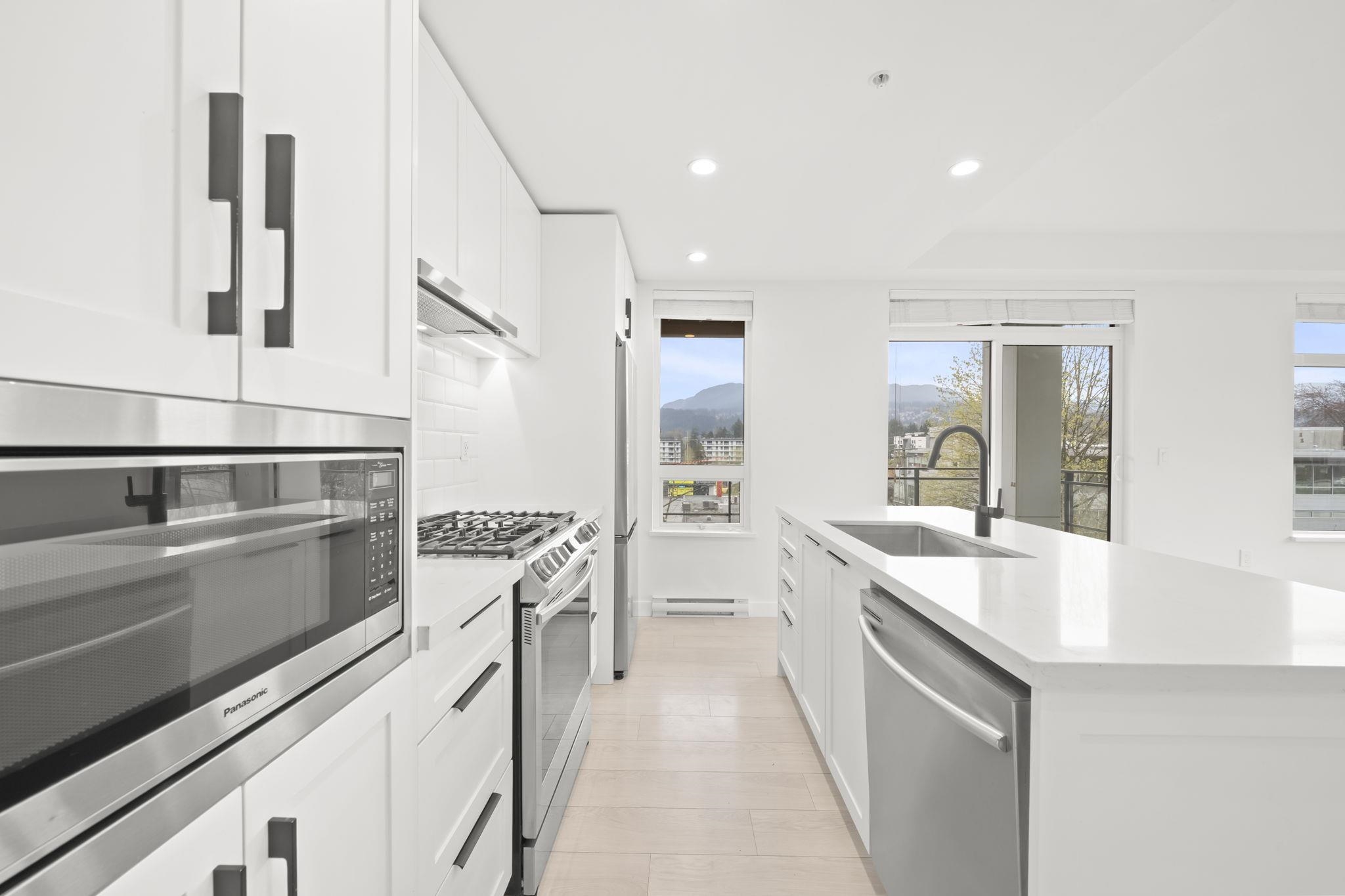 405 3038 ST GEORGE STREET Unit: 405