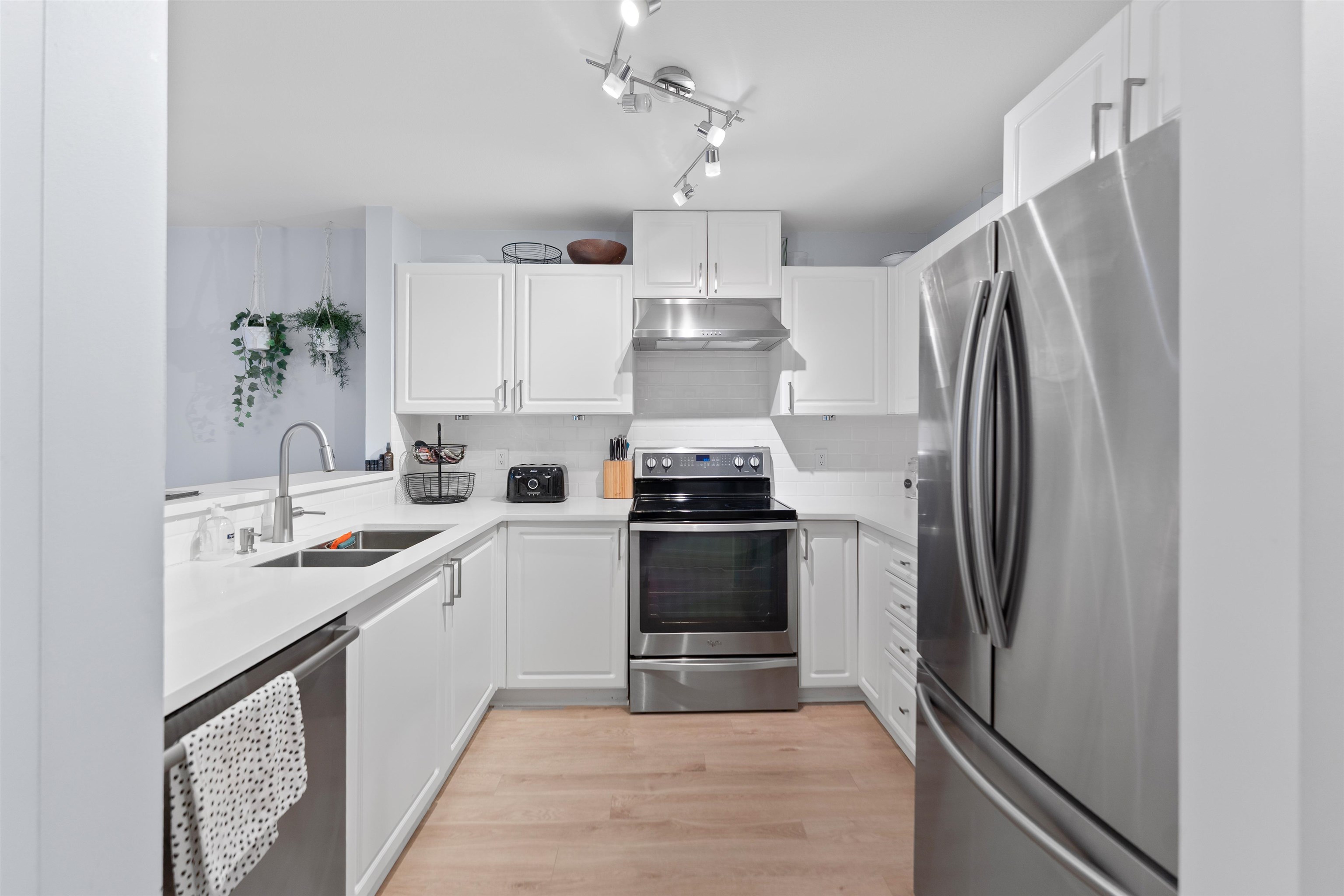 304 137 W 17TH STREET Unit: 304