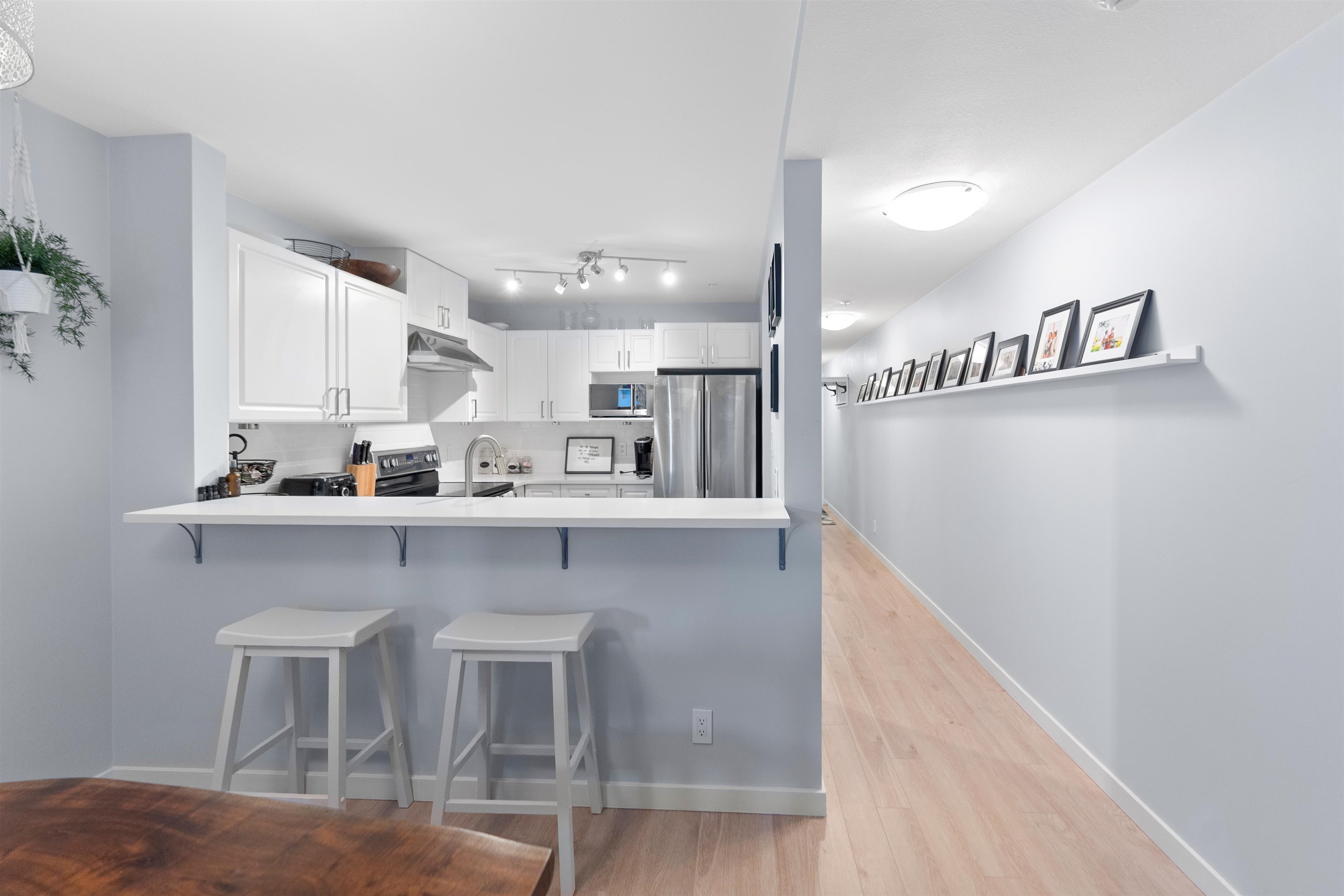304 137 W 17TH STREET Unit: 304