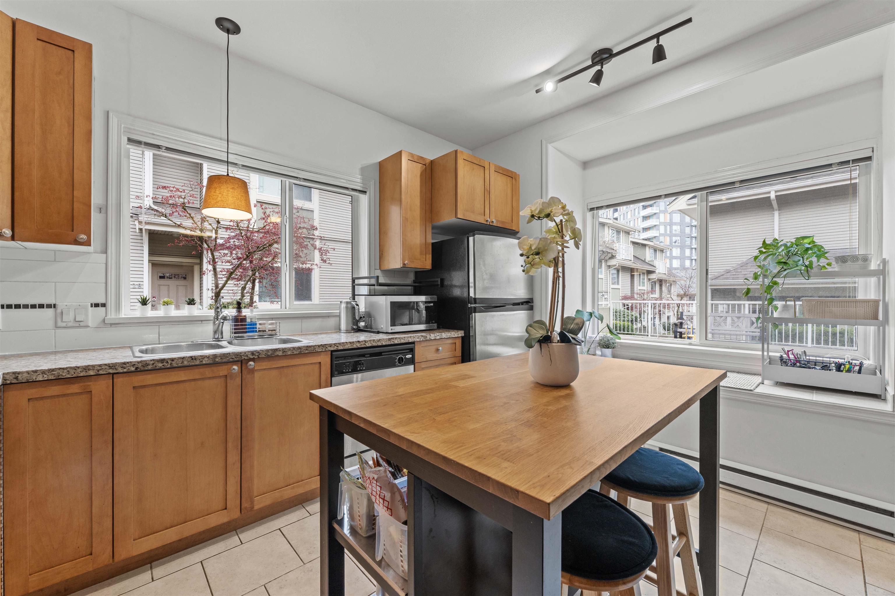 15 621 LANGSIDE AVENUE Unit: 15