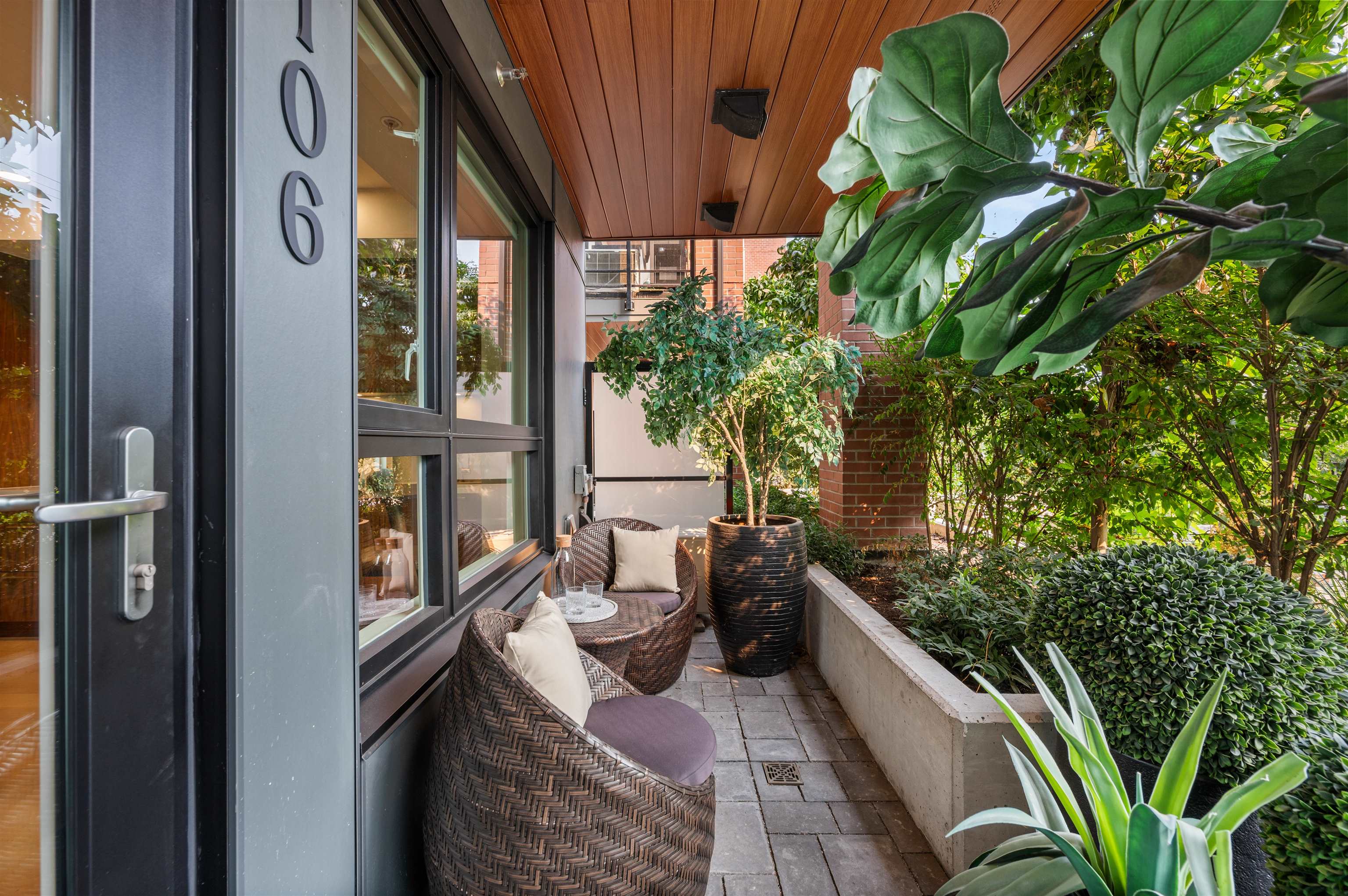 106 2550 GARDEN DRIVE Unit: 106