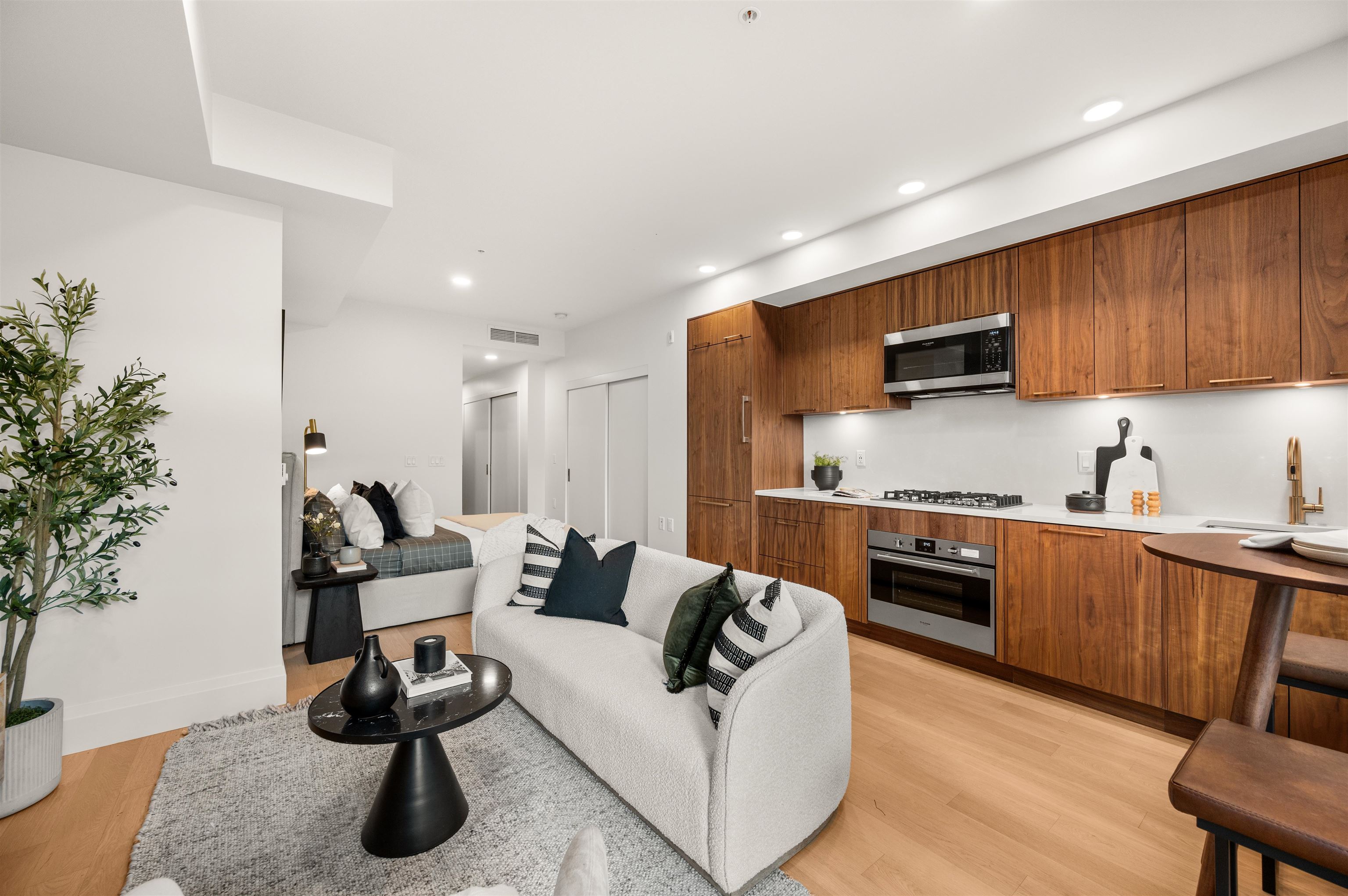 106 2550 GARDEN DRIVE Unit: 106
