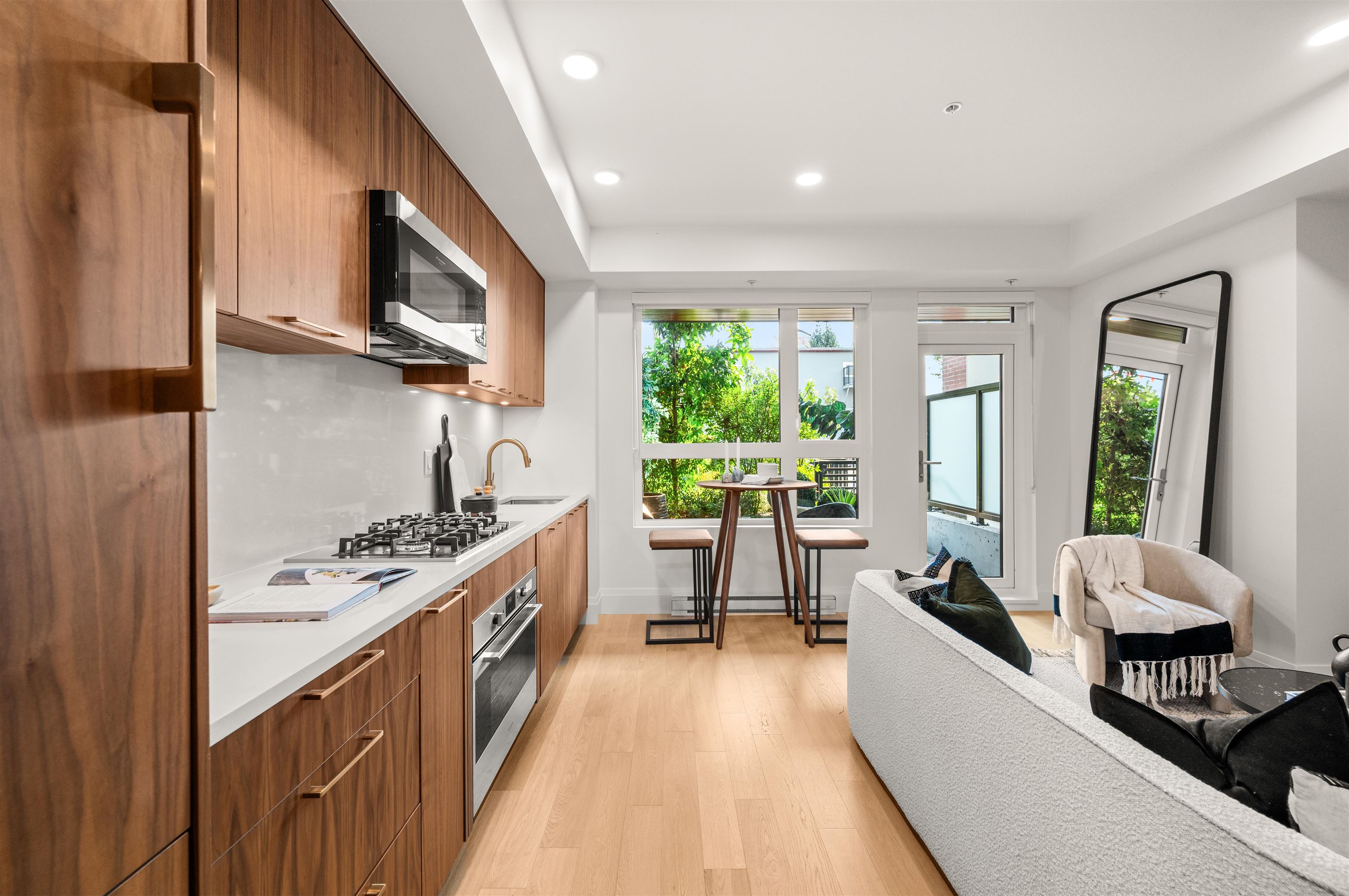 106 2550 GARDEN DRIVE Unit: 106