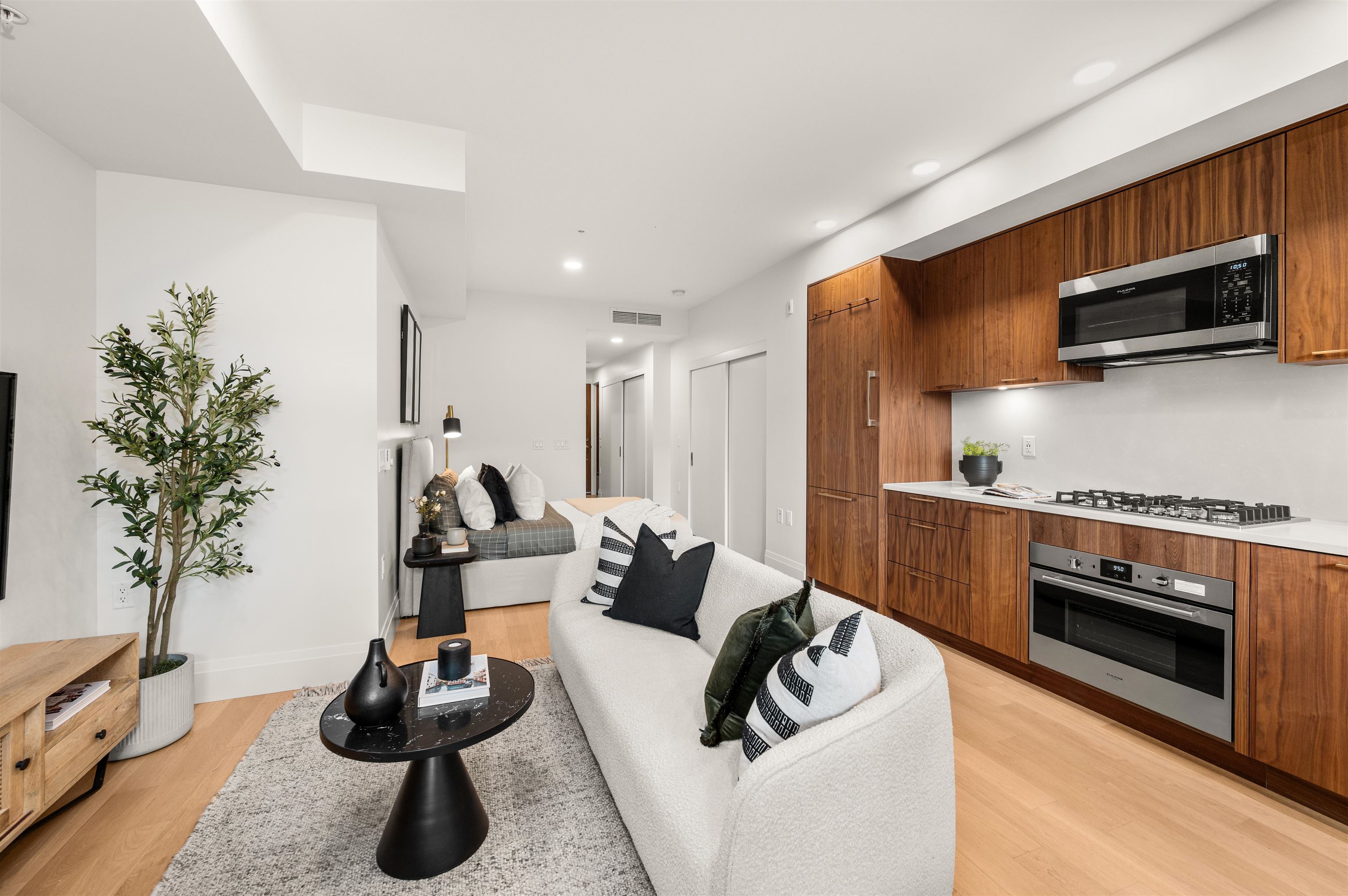 106 2550 GARDEN DRIVE Unit: 106