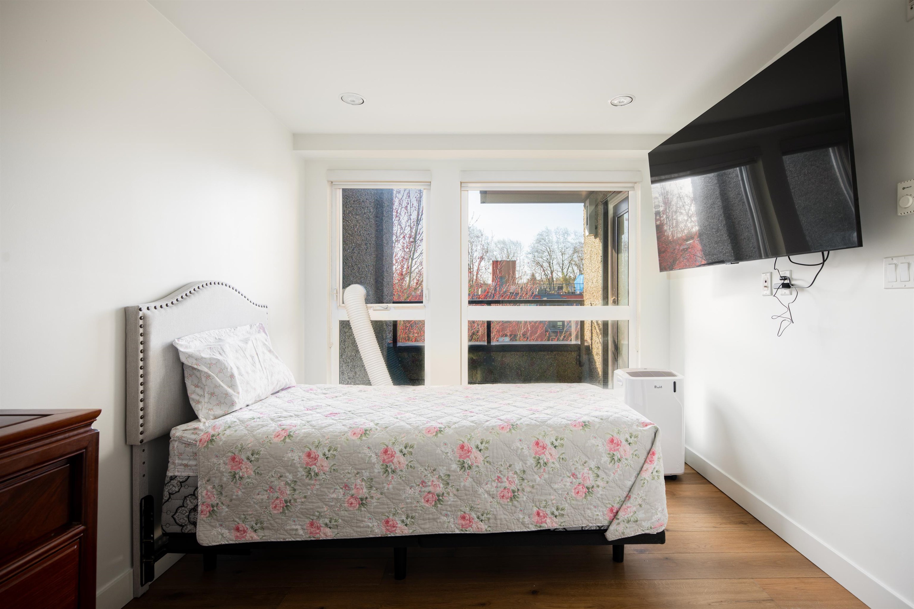 403 2481 WATERLOO STREET Unit: 403