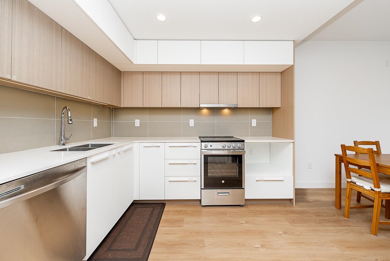 512 9888 UNIVERSITY CRESCENT Unit: 512