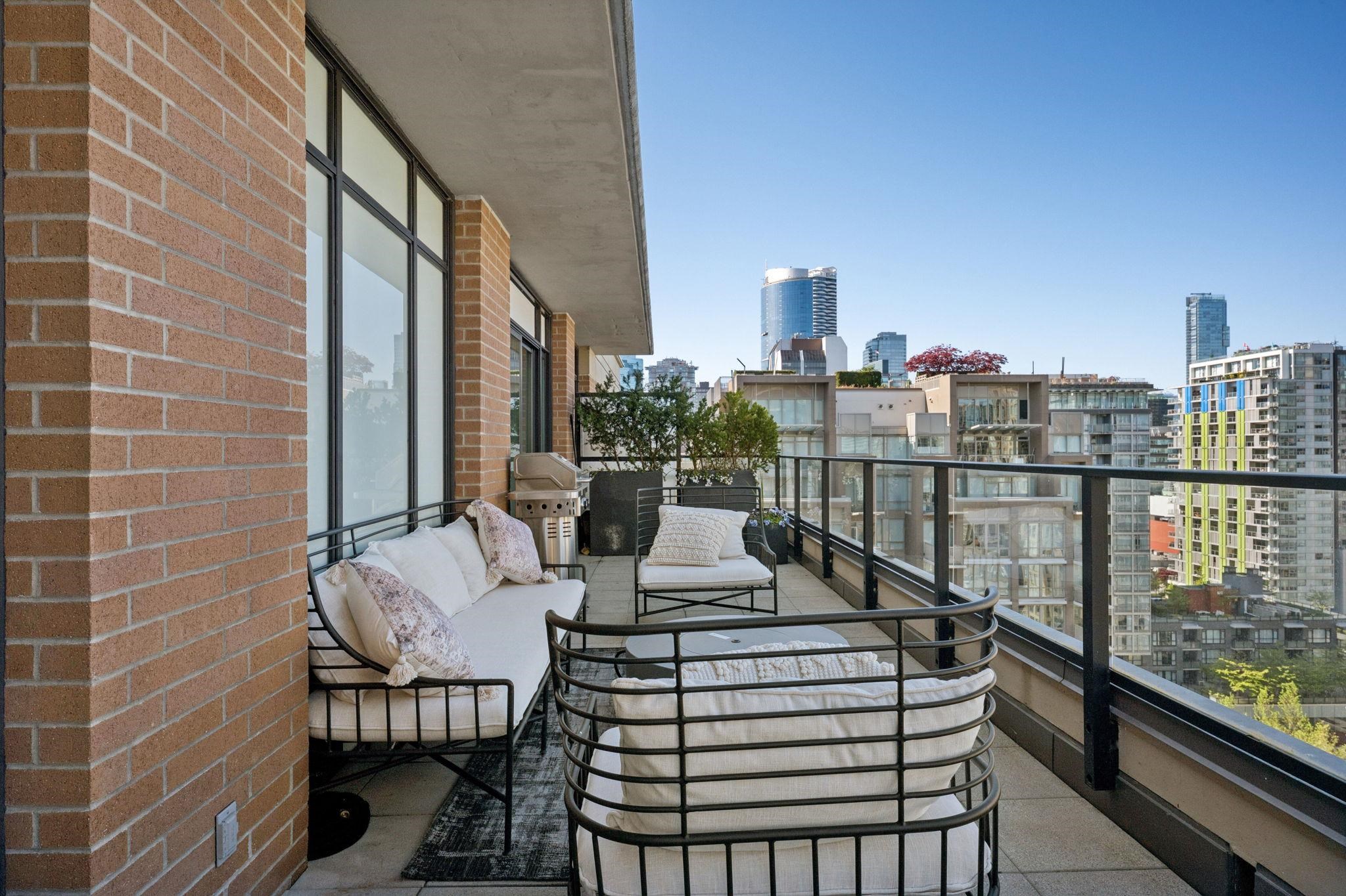 1906 1088 RICHARDS STREET