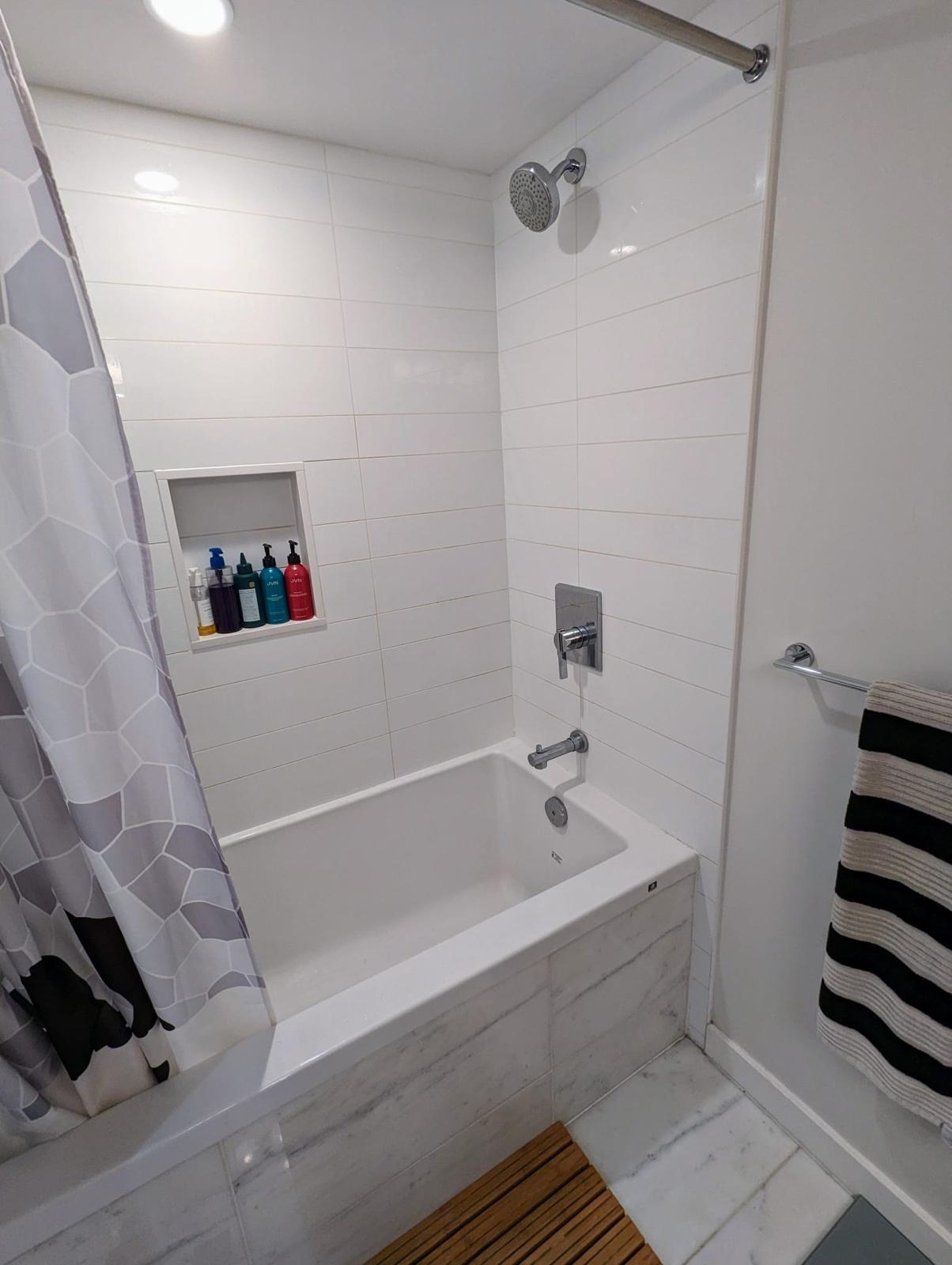 2004 8189 CAMBIE STREET Unit: 2004
