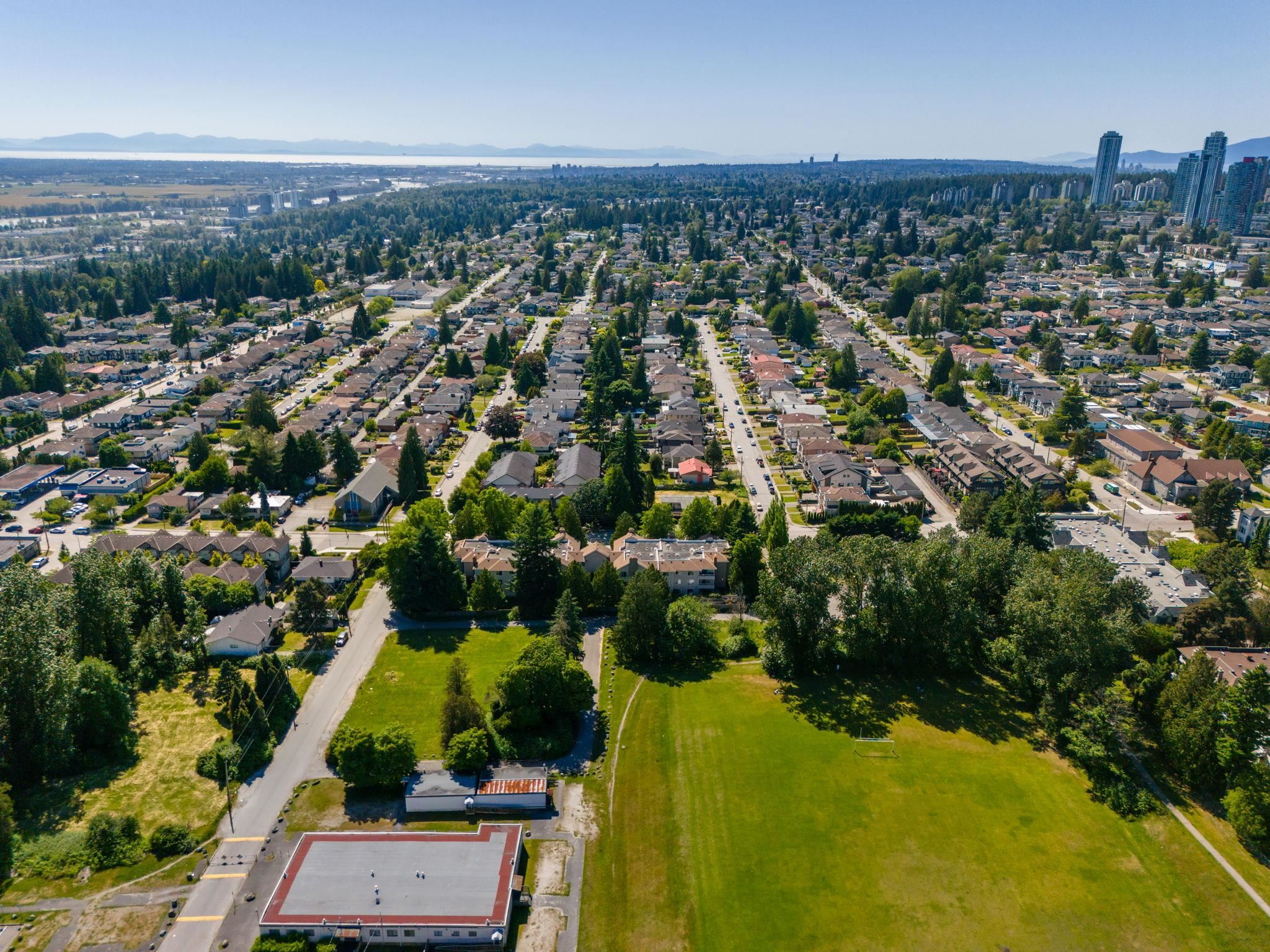 309 7368 ROYAL OAK AVENUE Unit: 309