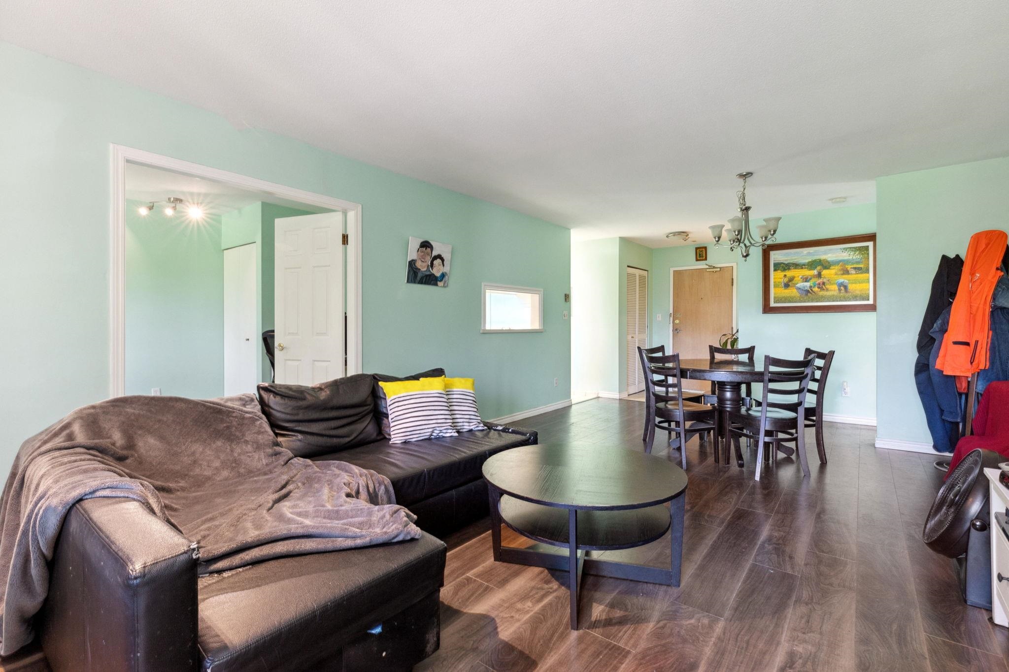 309 7368 ROYAL OAK AVENUE Unit: 309