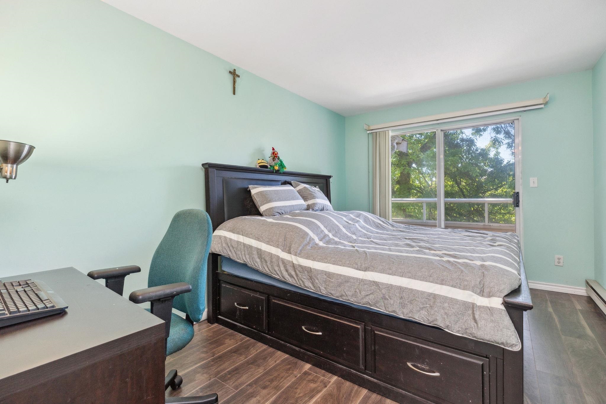 309 7368 ROYAL OAK AVENUE Unit: 309