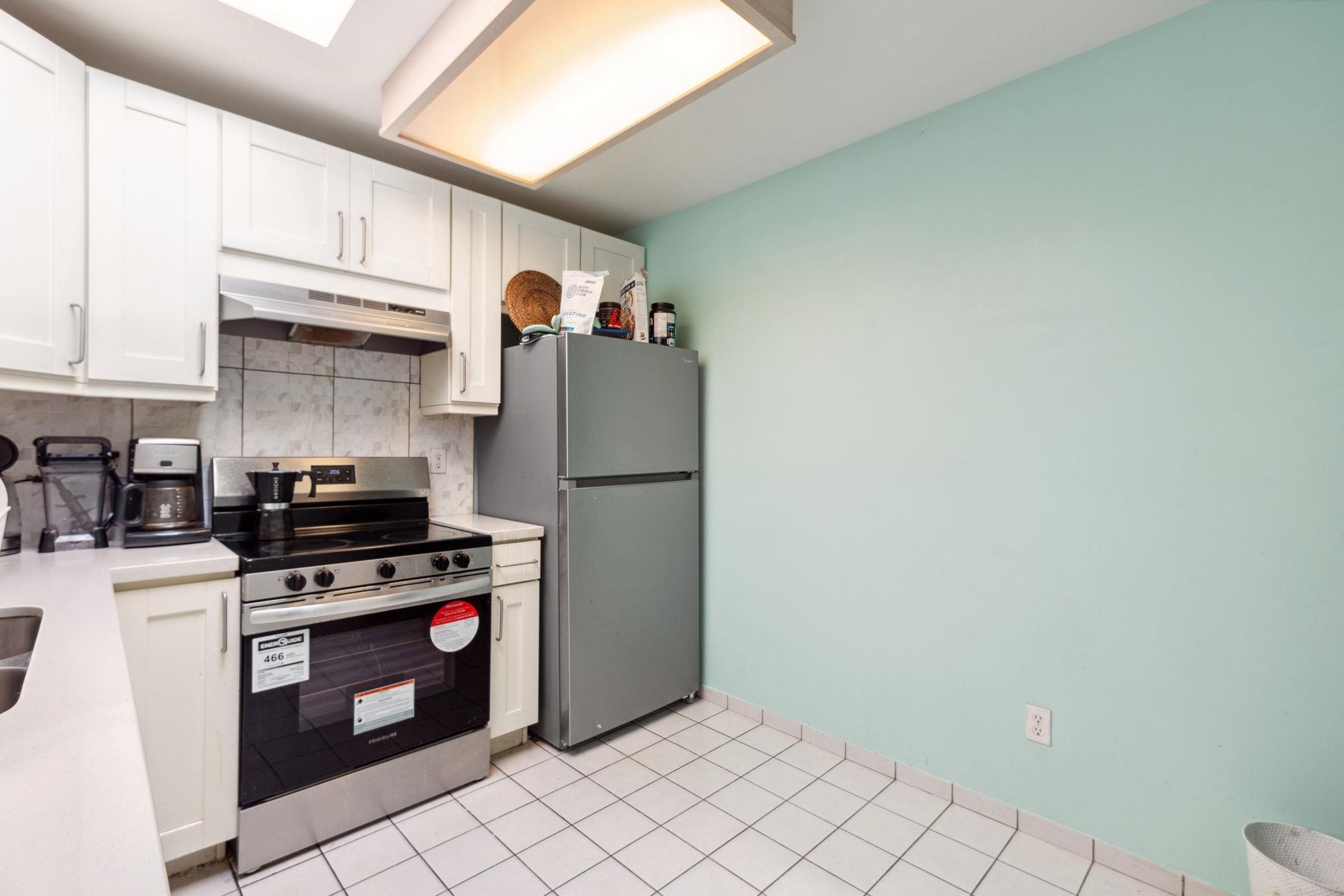 309 7368 ROYAL OAK AVENUE Unit: 309