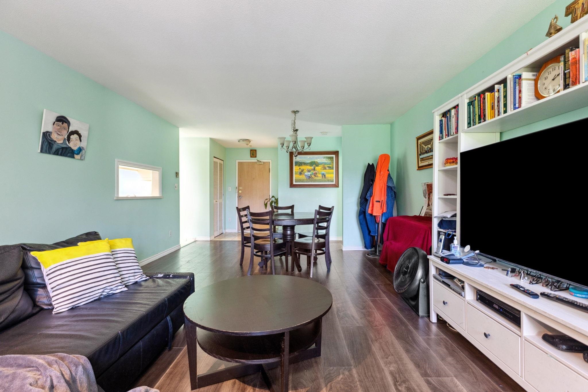 309 7368 ROYAL OAK AVENUE Unit: 309