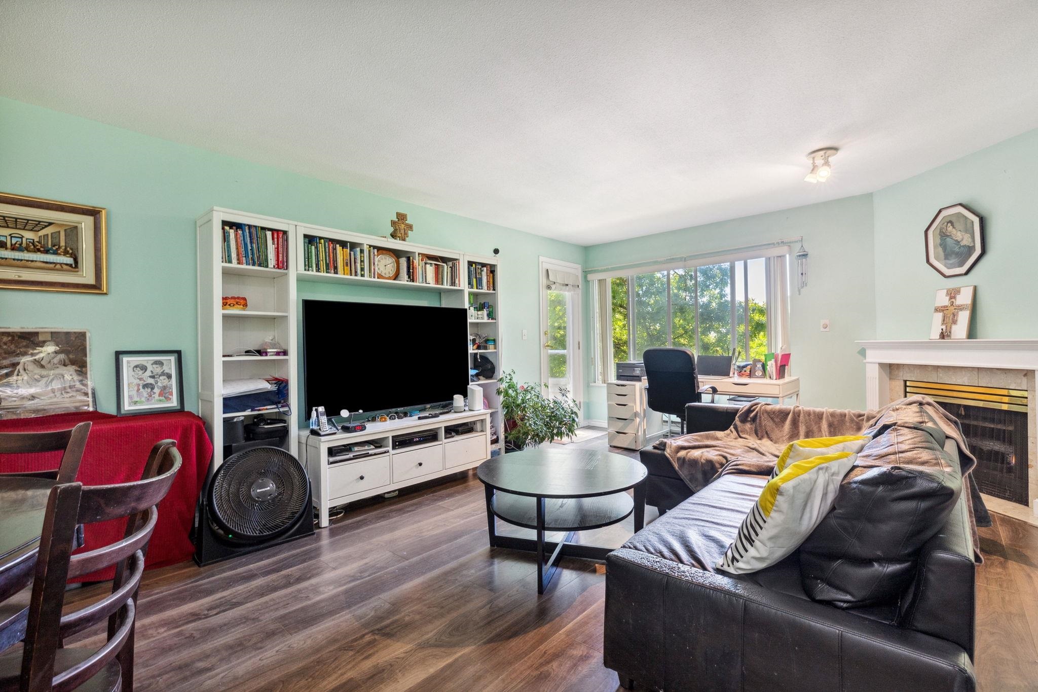 309 7368 ROYAL OAK AVENUE Unit: 309