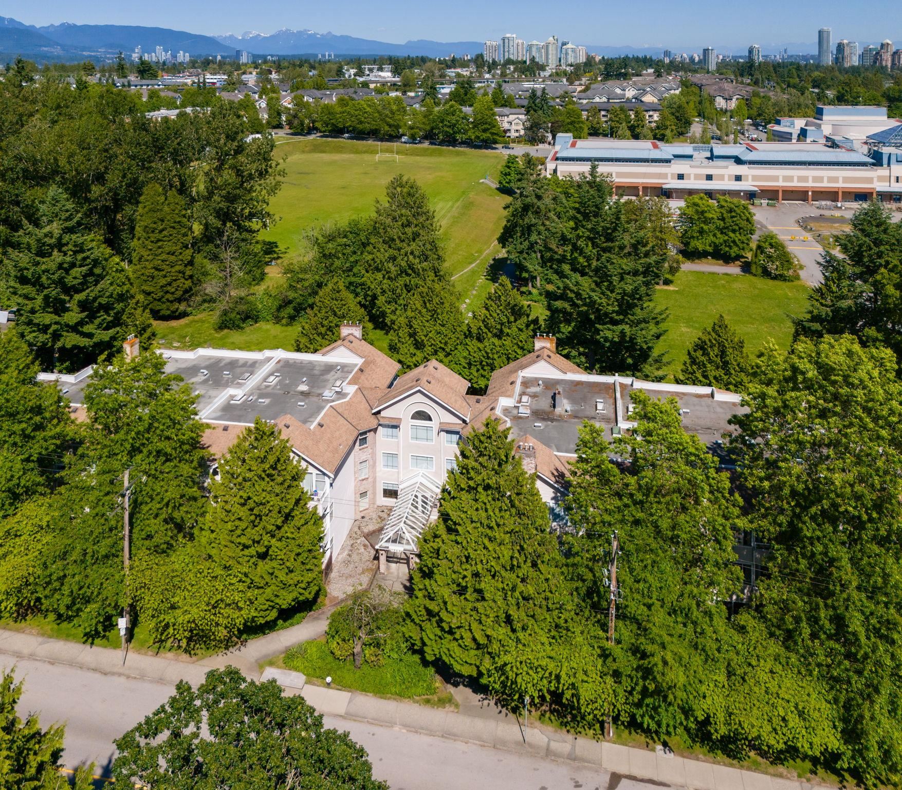 309 7368 ROYAL OAK AVENUE Unit: 309
