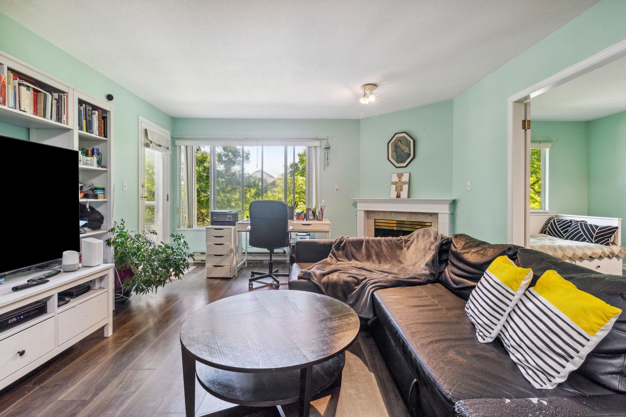 309 7368 ROYAL OAK AVENUE Unit: 309