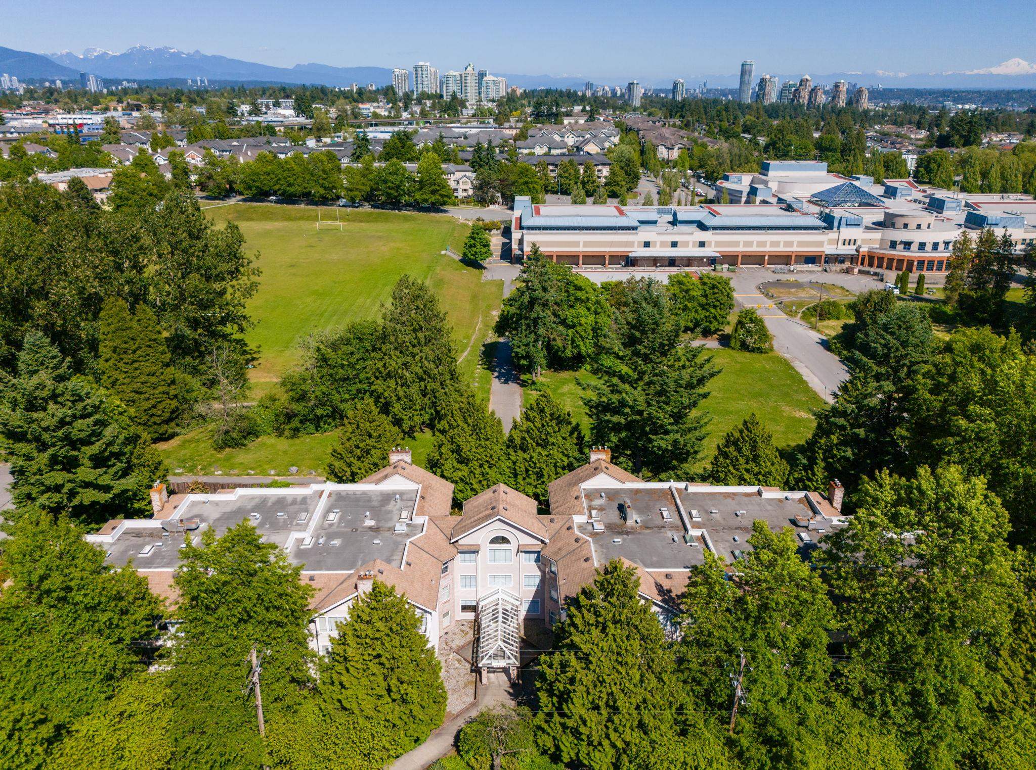 309 7368 ROYAL OAK AVENUE Unit: 309