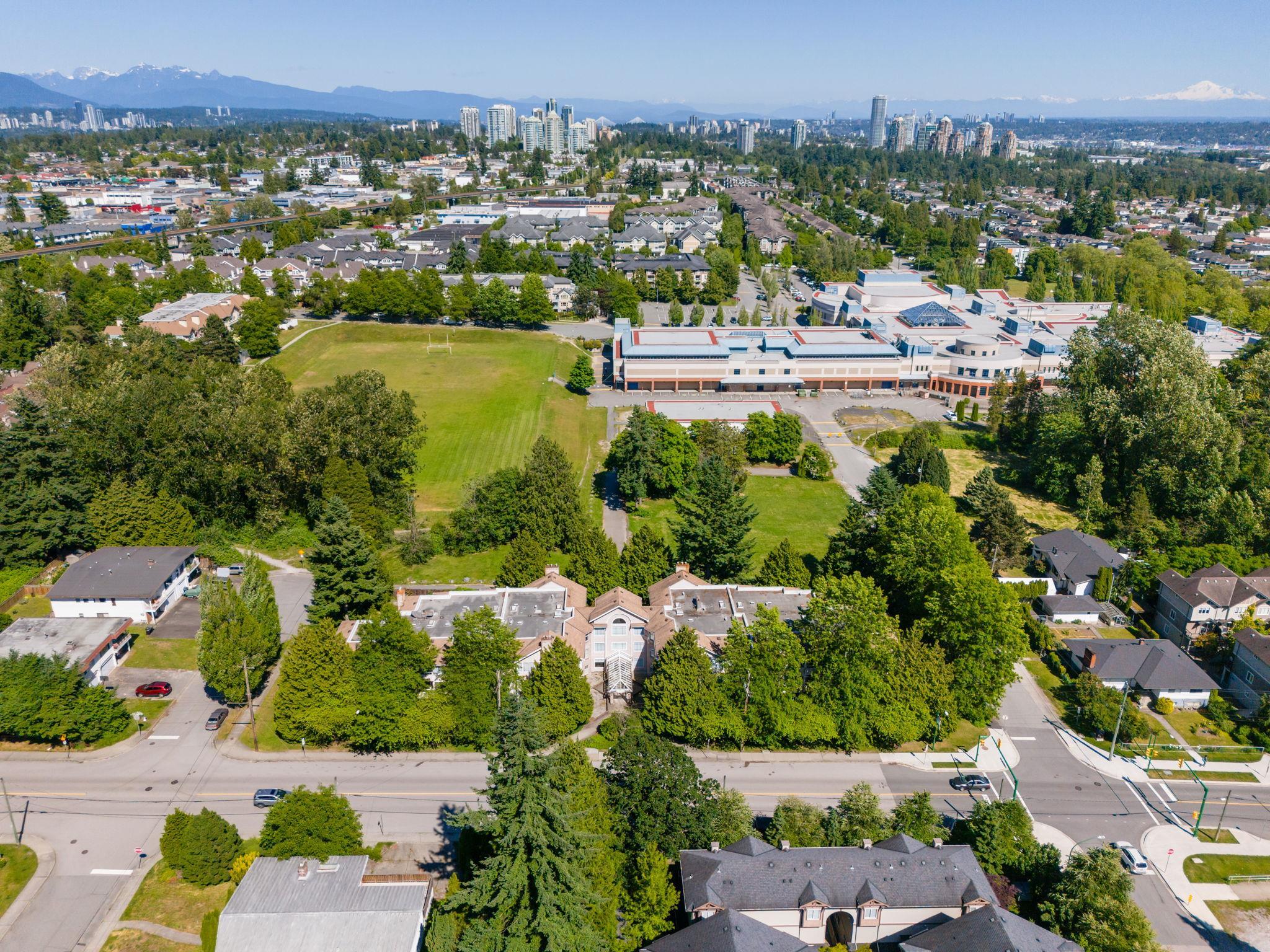 309 7368 ROYAL OAK AVENUE Unit: 309
