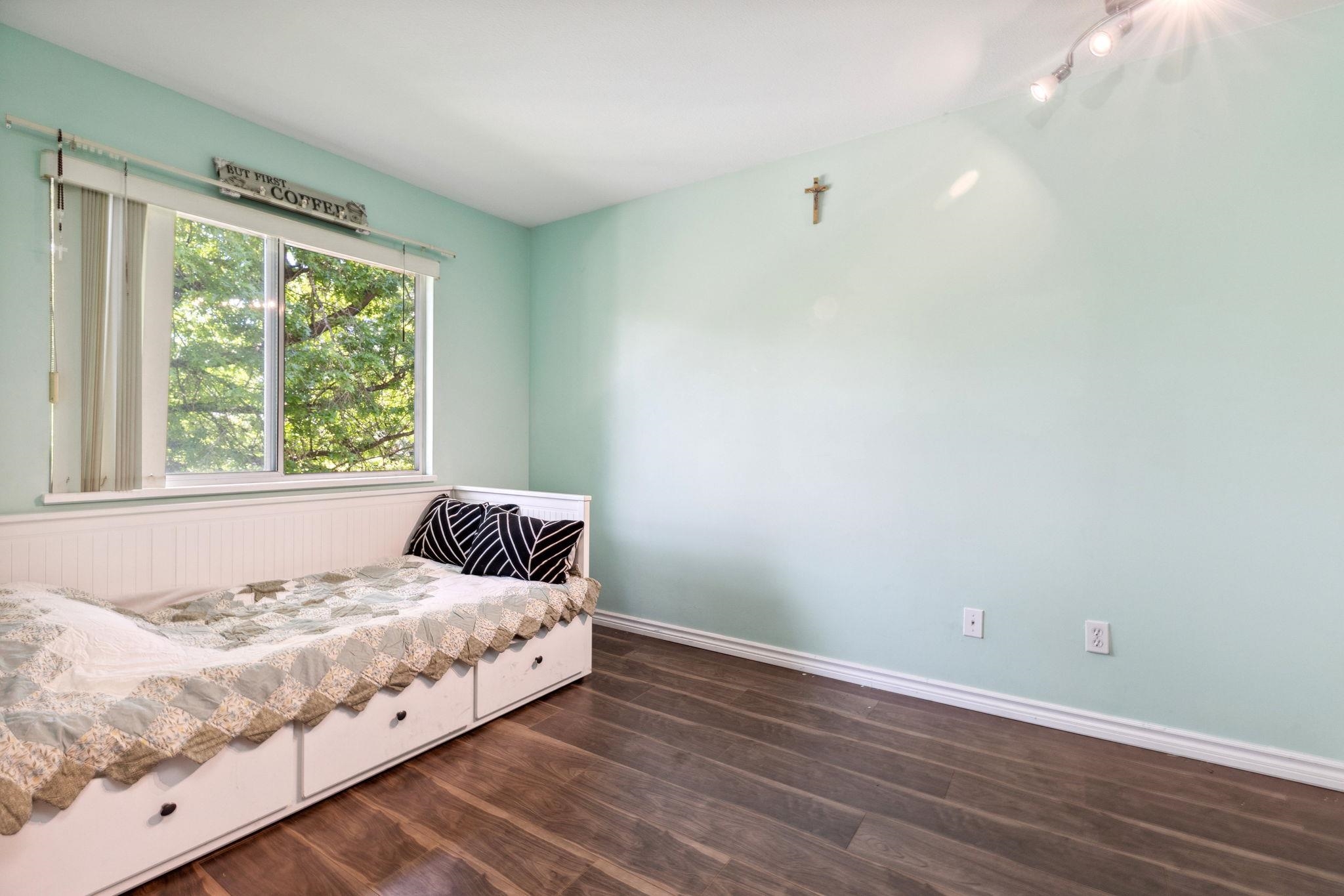 309 7368 ROYAL OAK AVENUE Unit: 309