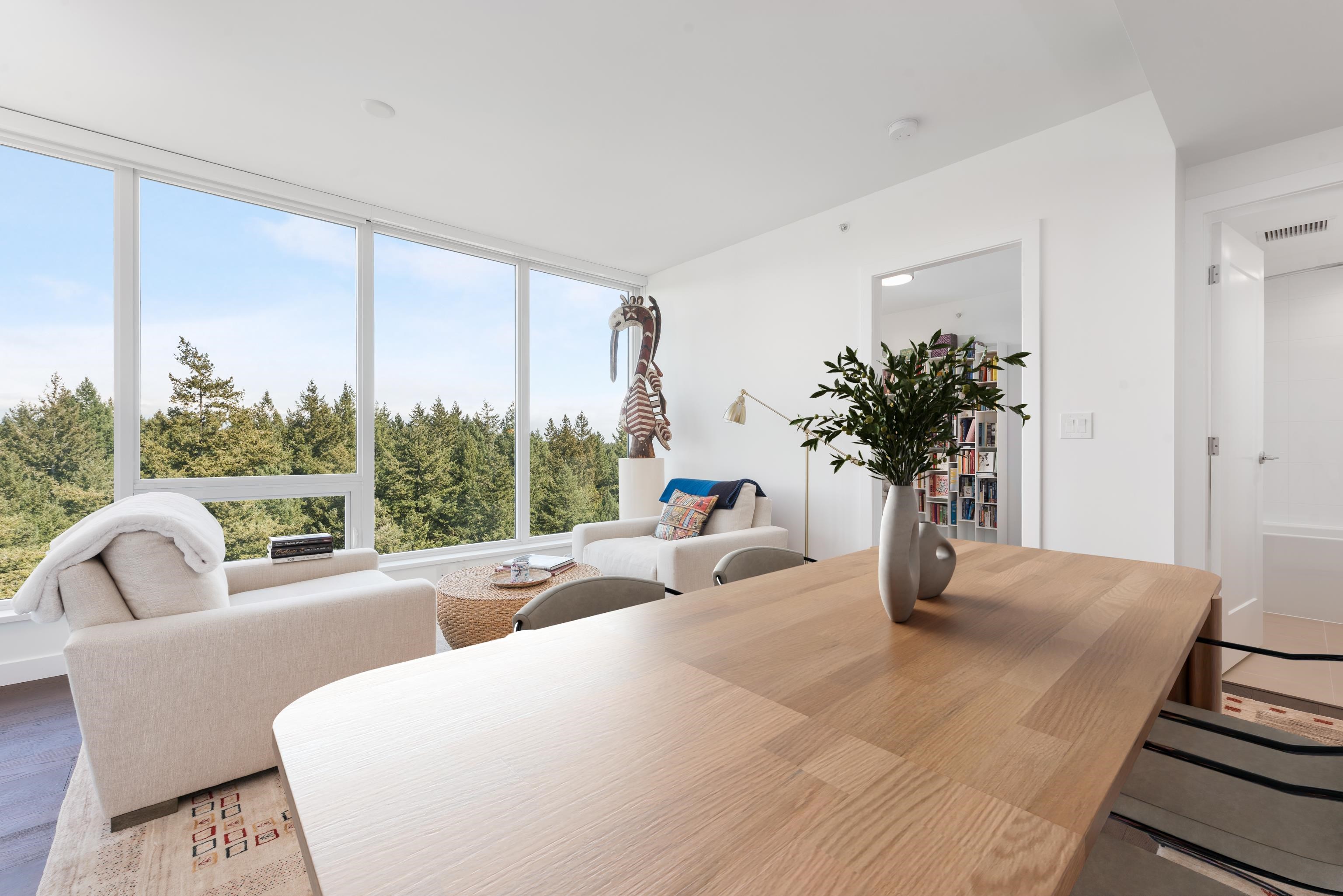 2004 5629 BIRNEY AVENUE Unit: 2004