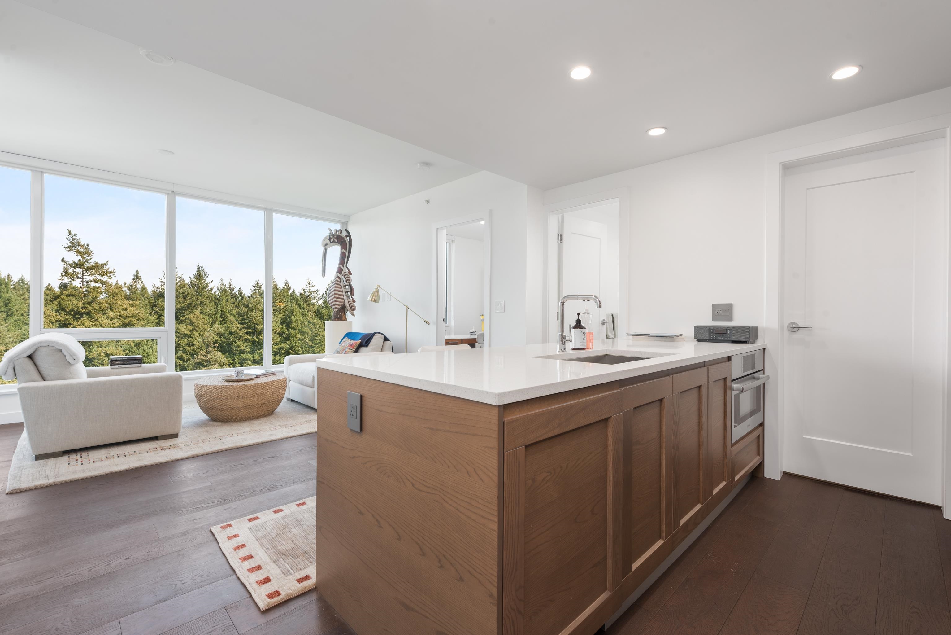 2004 5629 BIRNEY AVENUE Unit: 2004