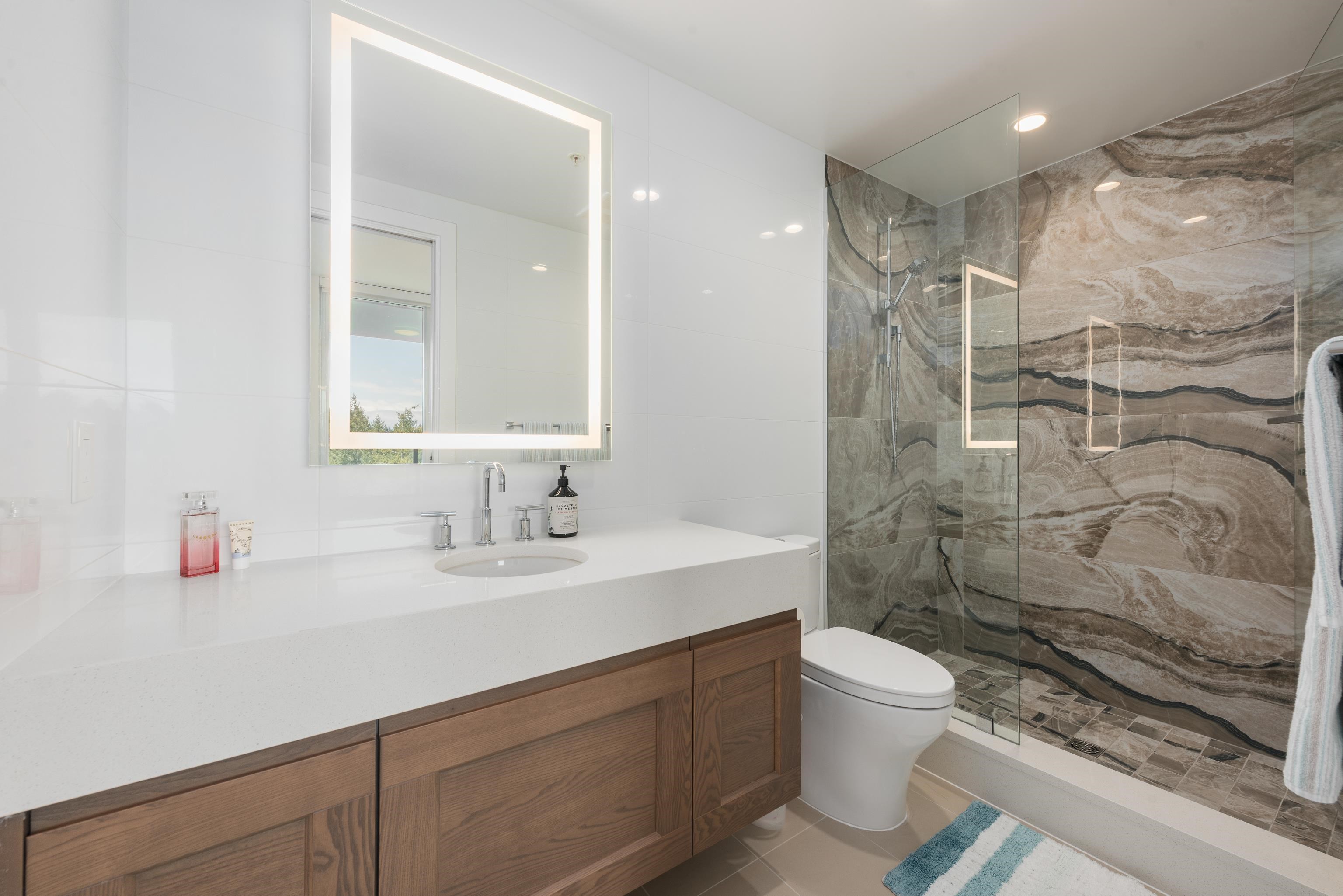 2004 5629 BIRNEY AVENUE Unit: 2004