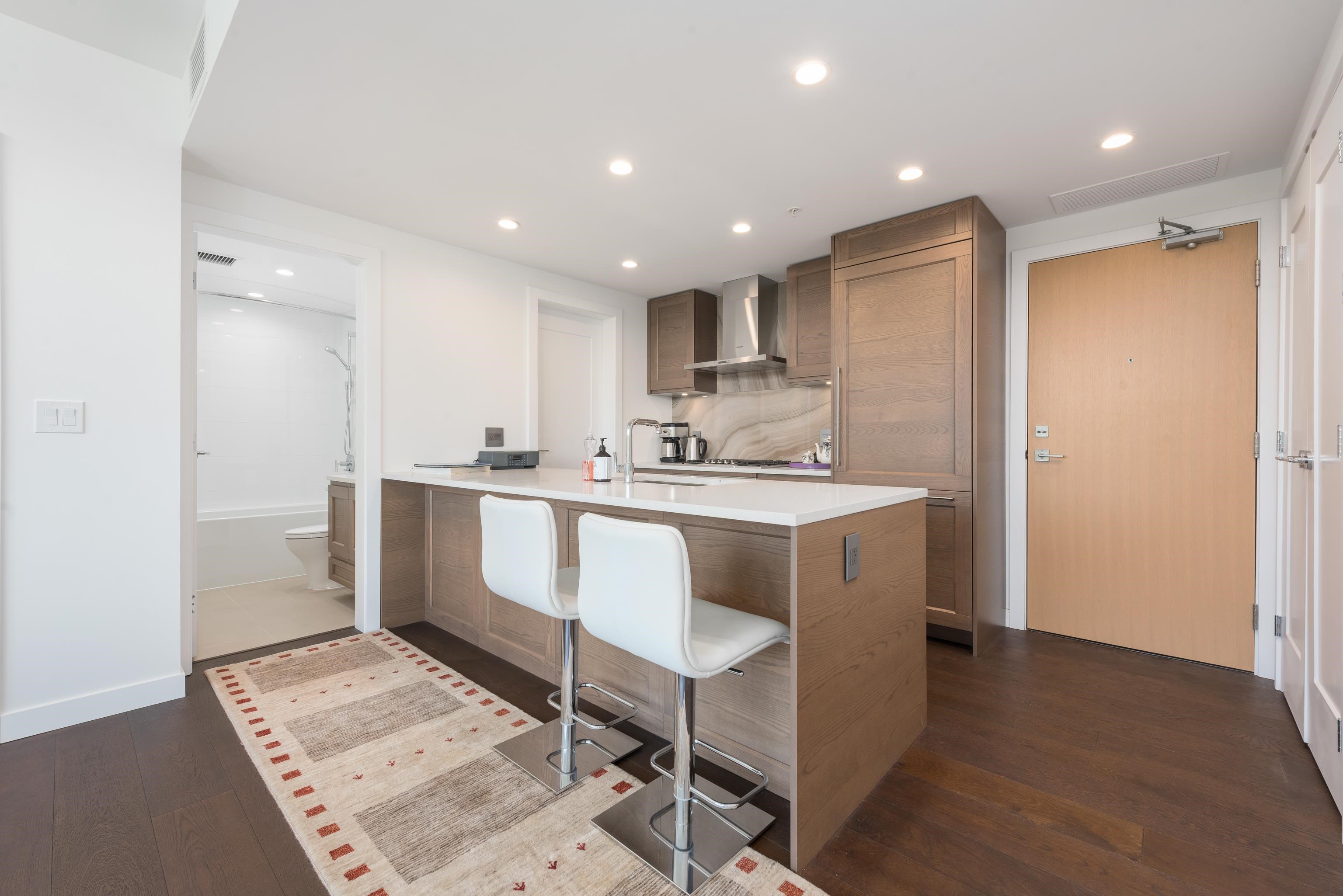 2004 5629 BIRNEY AVENUE Unit: 2004