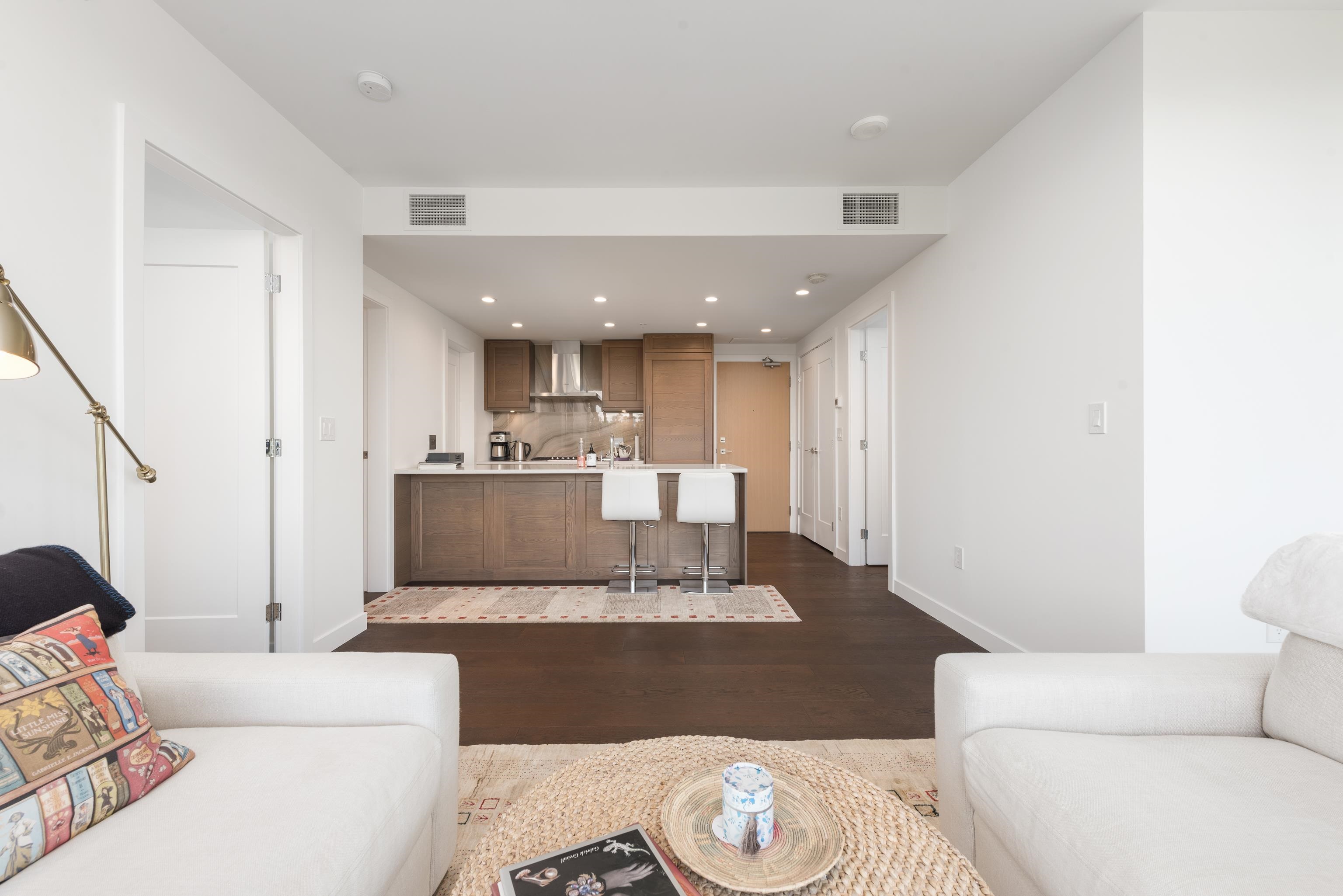 2004 5629 BIRNEY AVENUE Unit: 2004