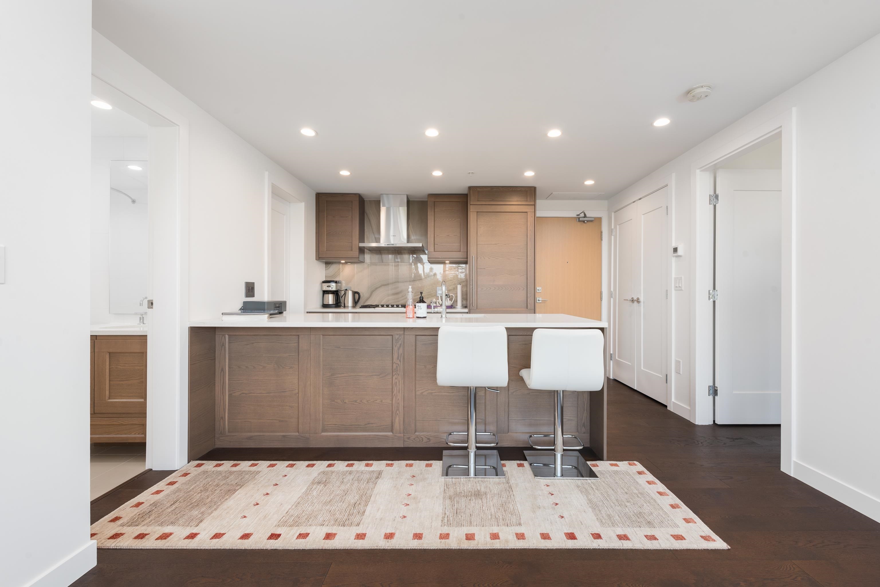 2004 5629 BIRNEY AVENUE Unit: 2004