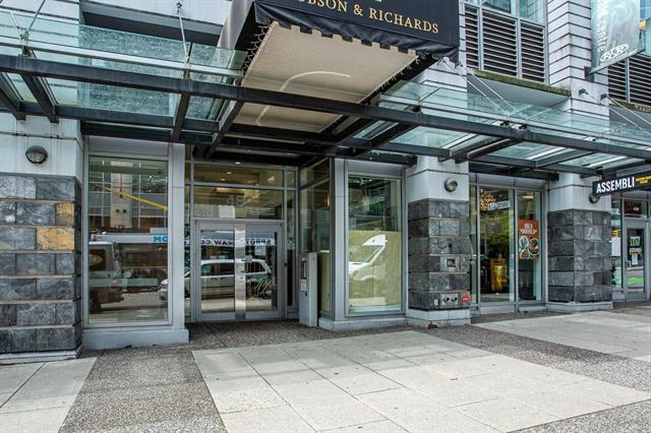 402 480 ROBSON STREET Unit: 402