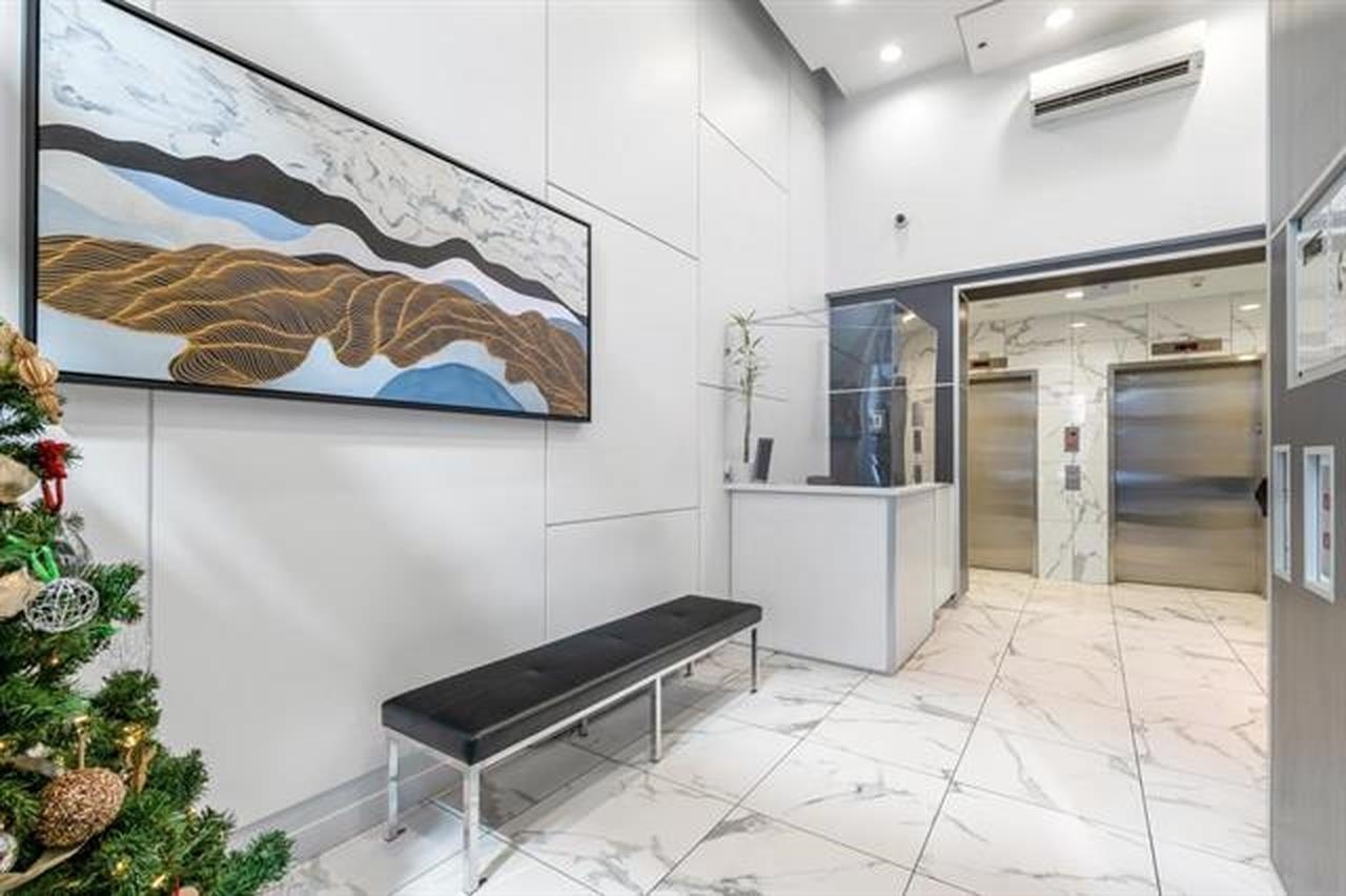 402 480 ROBSON STREET Unit: 402