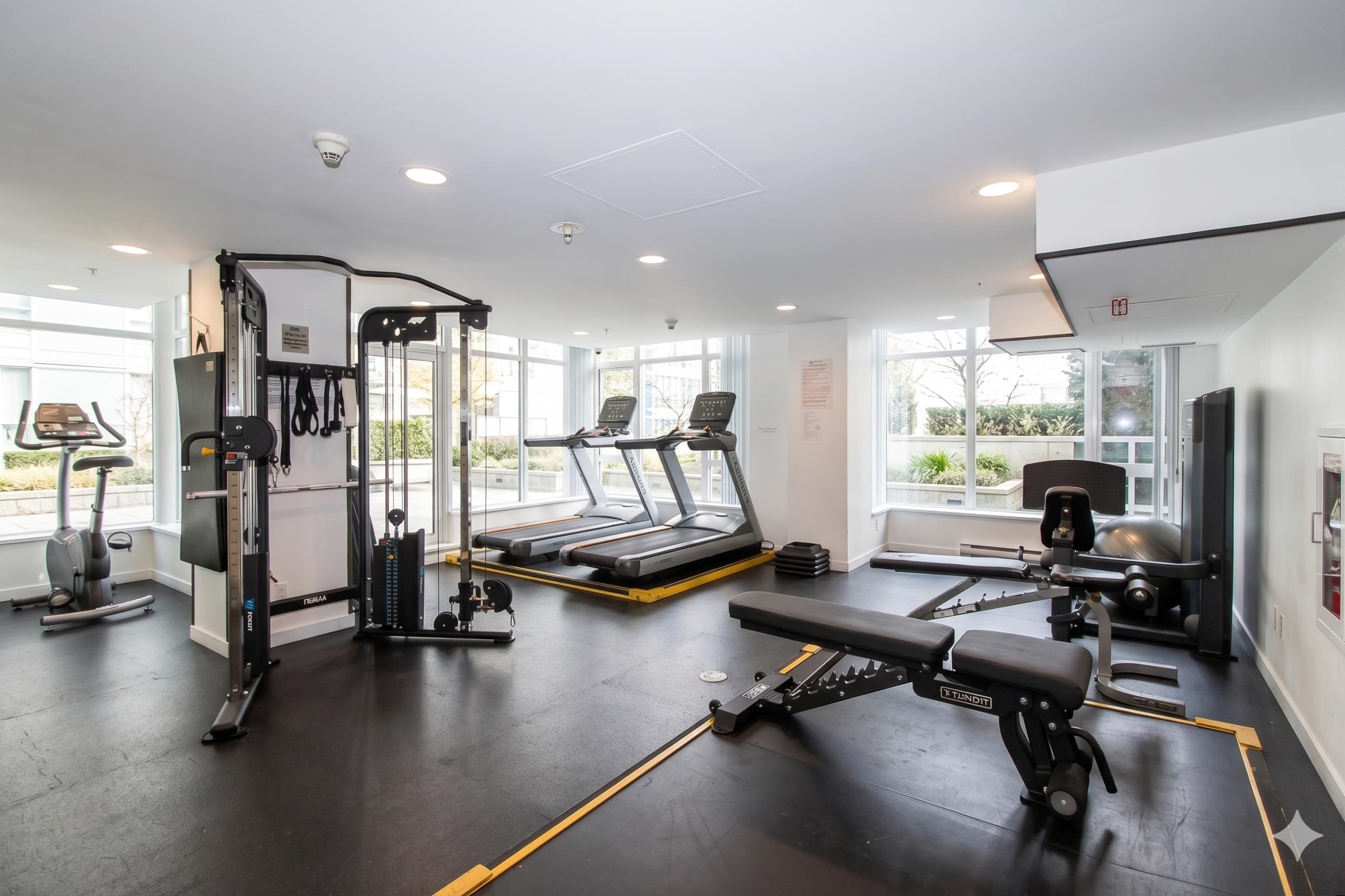 402 480 ROBSON STREET Unit: 402