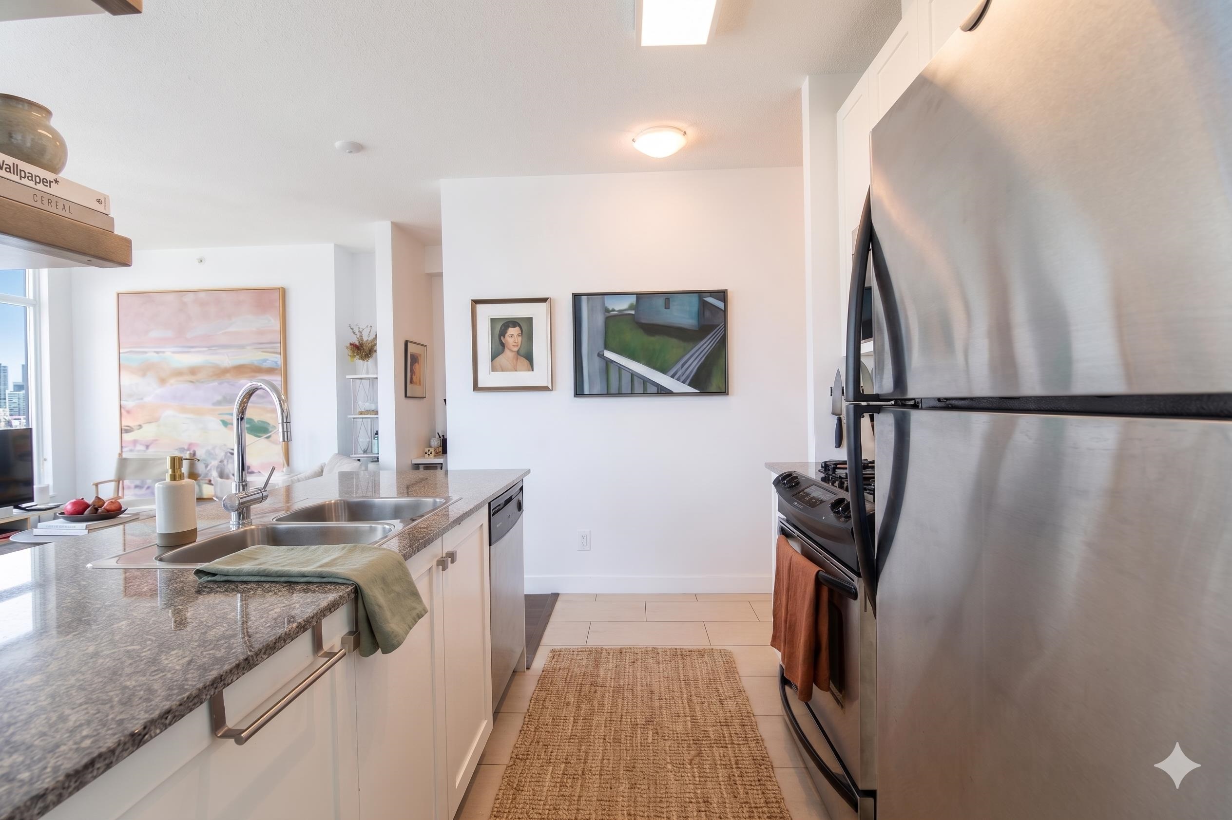 402 480 ROBSON STREET Unit: 402