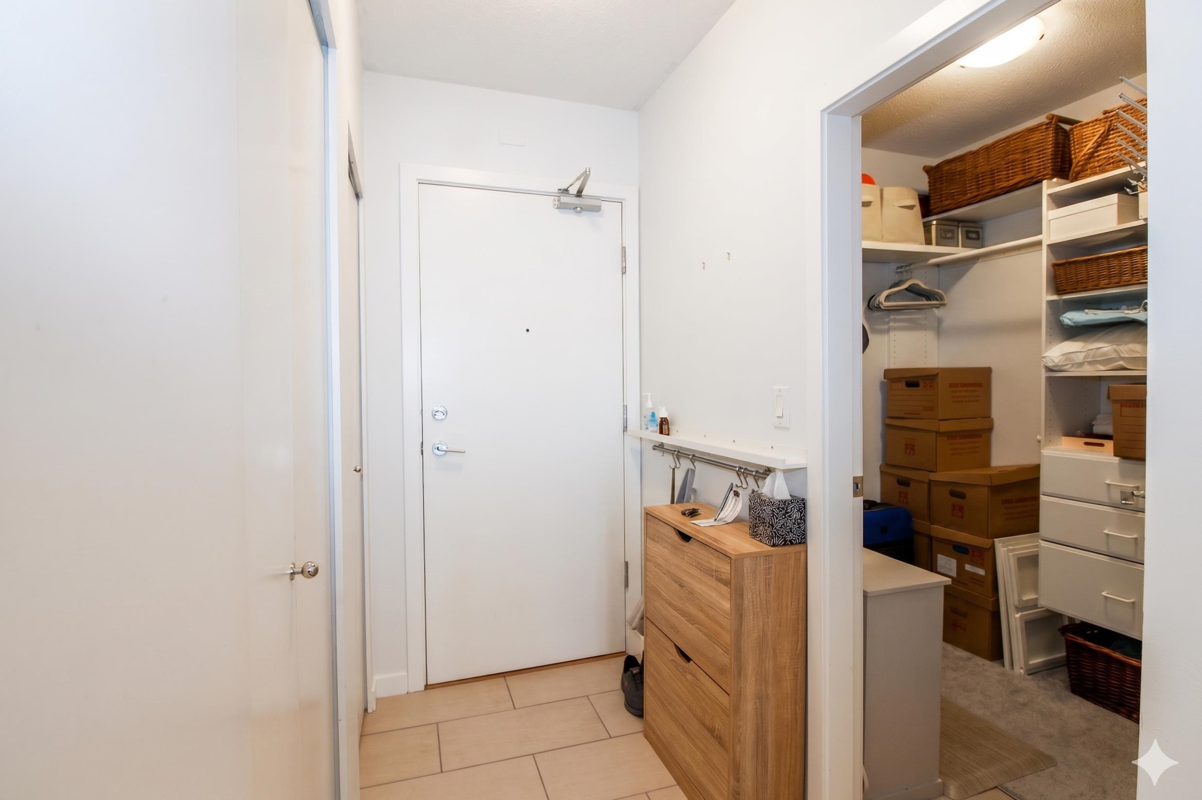 402 480 ROBSON STREET Unit: 402