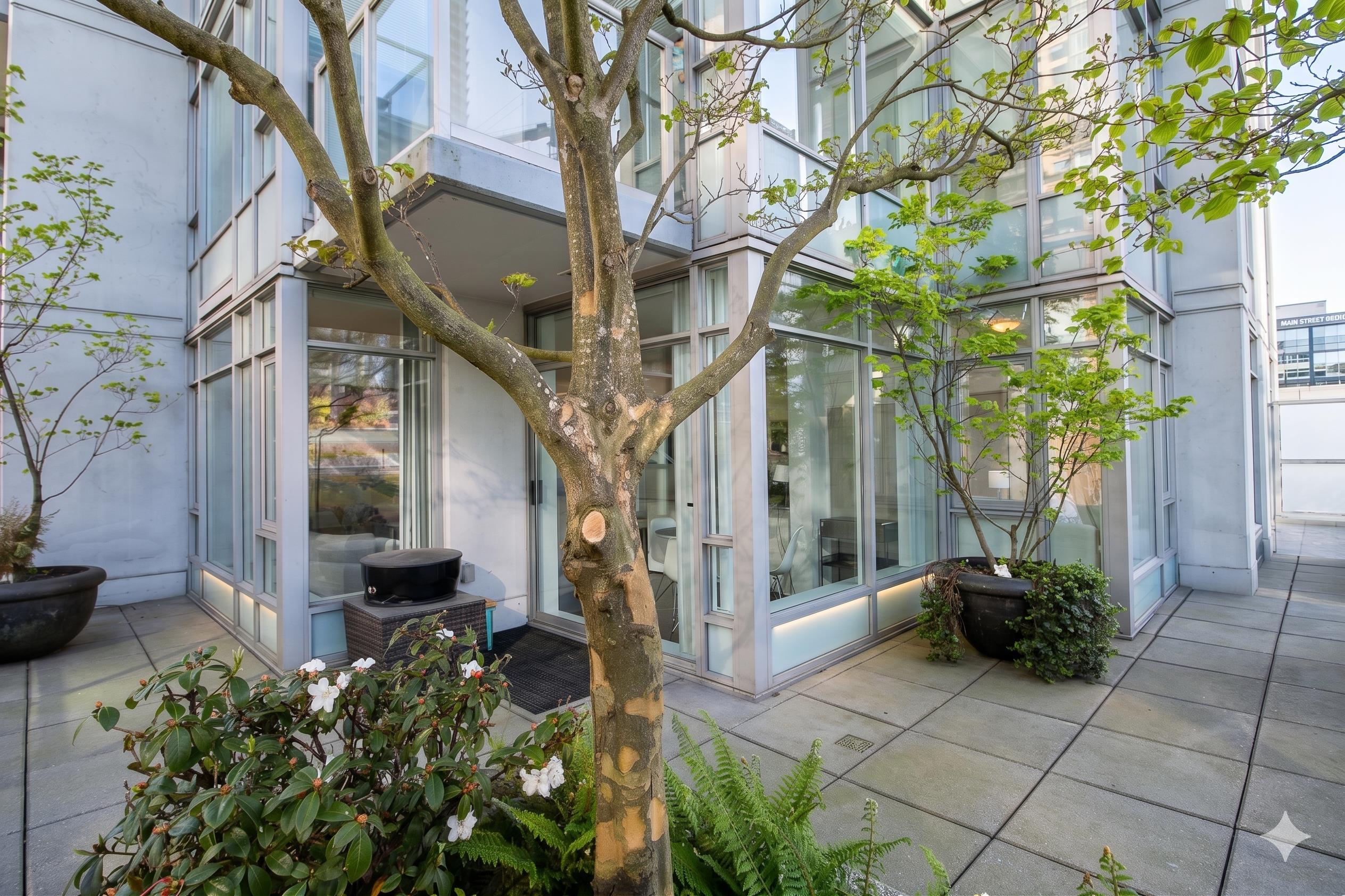 402 480 ROBSON STREET Unit: 402