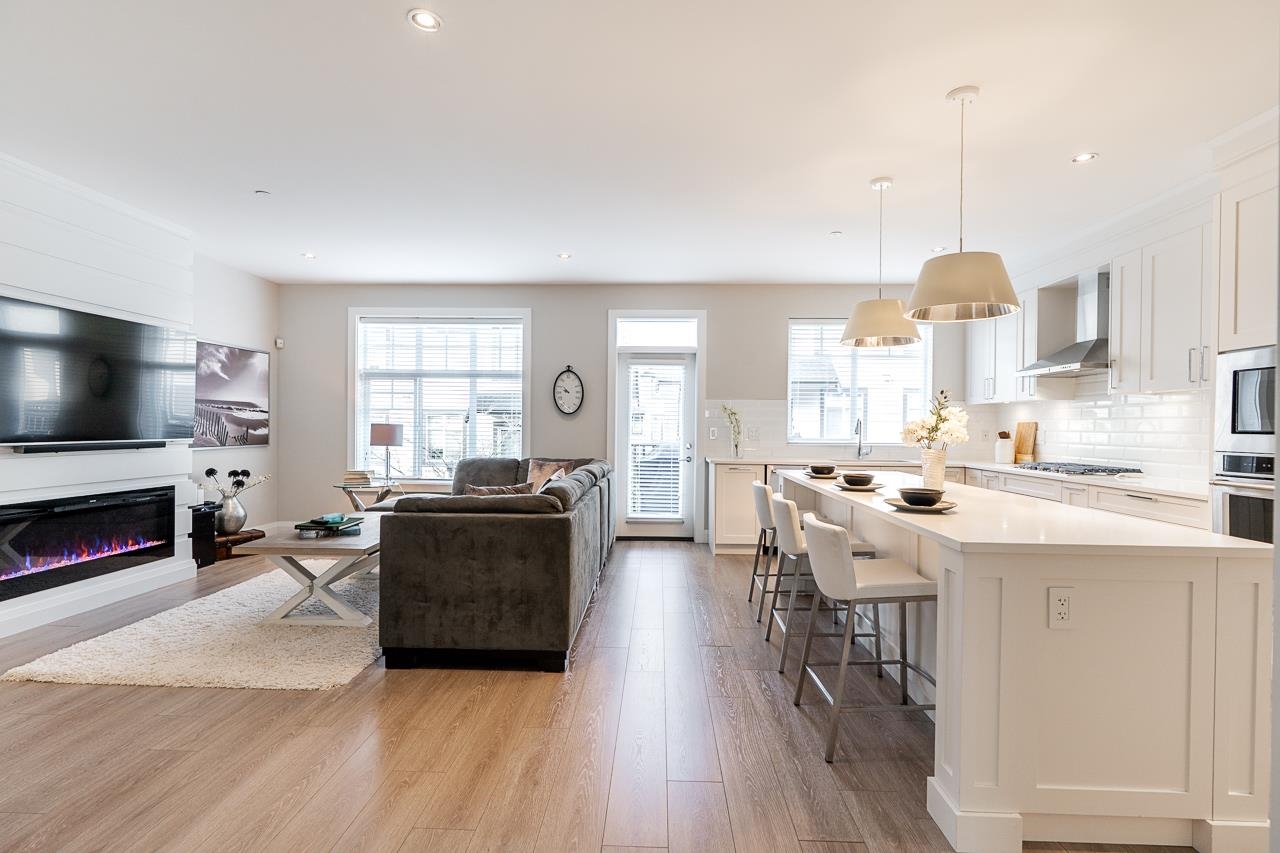 22 19938 70 AVENUE Unit: 22