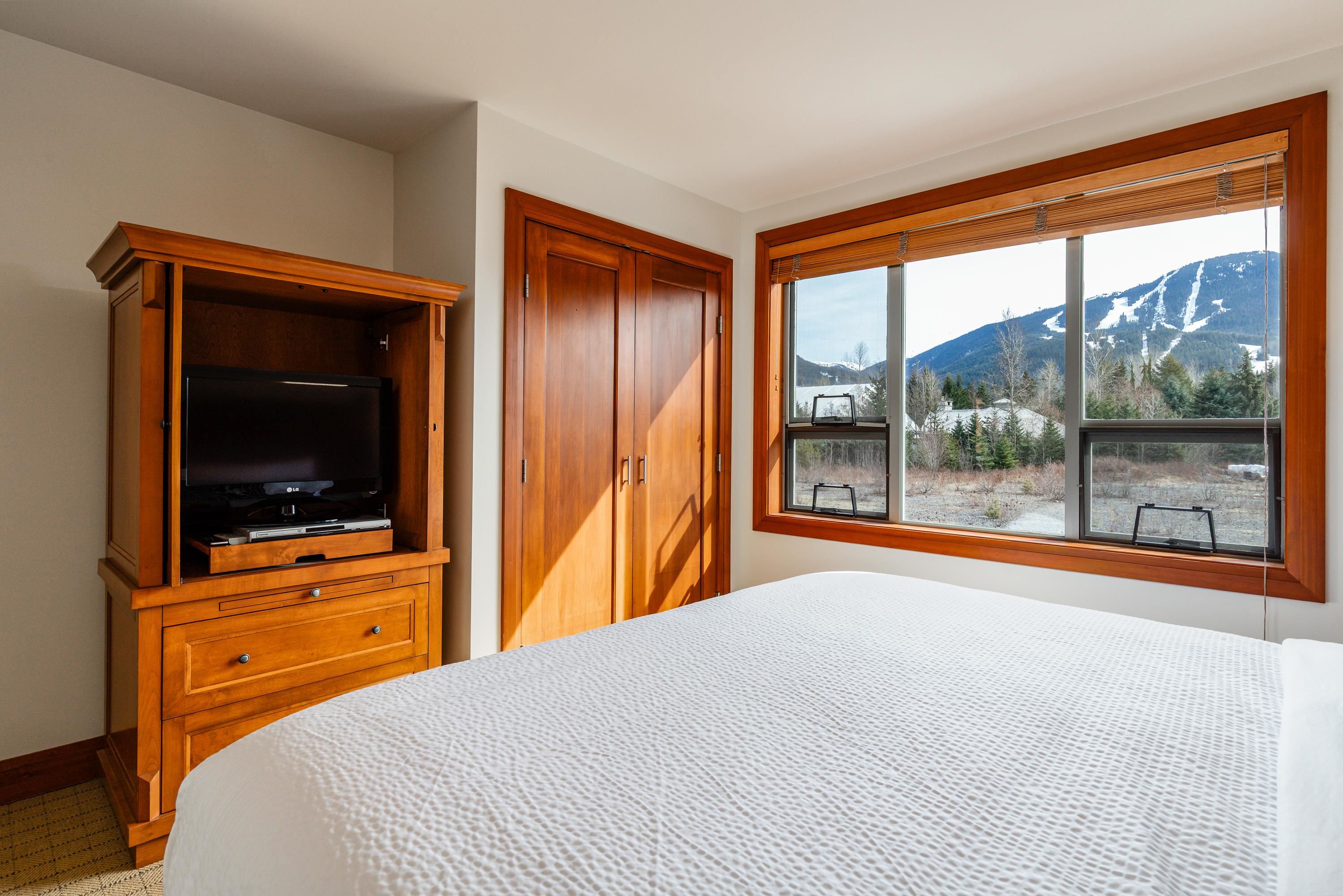 Week B 4726 SETTEBELLO DRIVE Unit: Week B