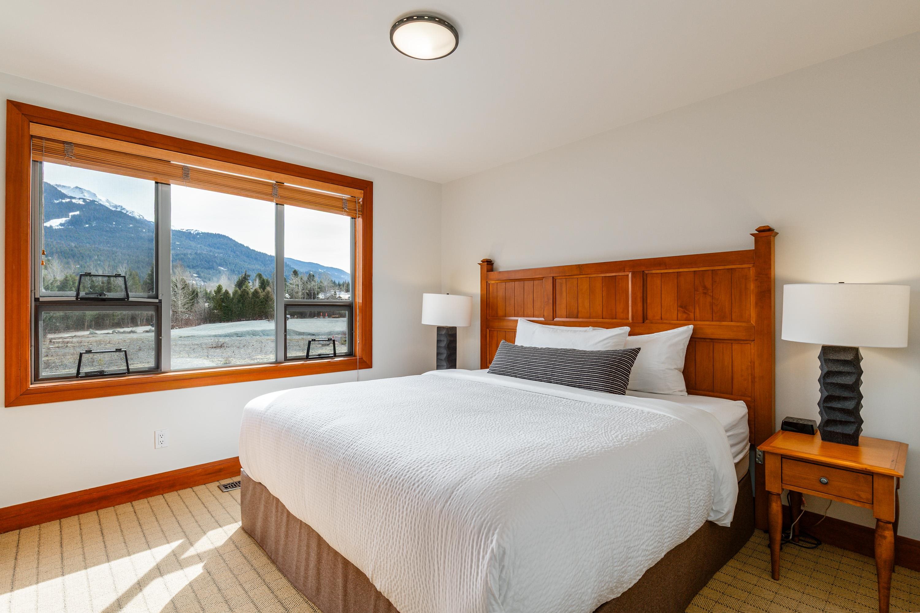Week B 4726 SETTEBELLO DRIVE Unit: Week B