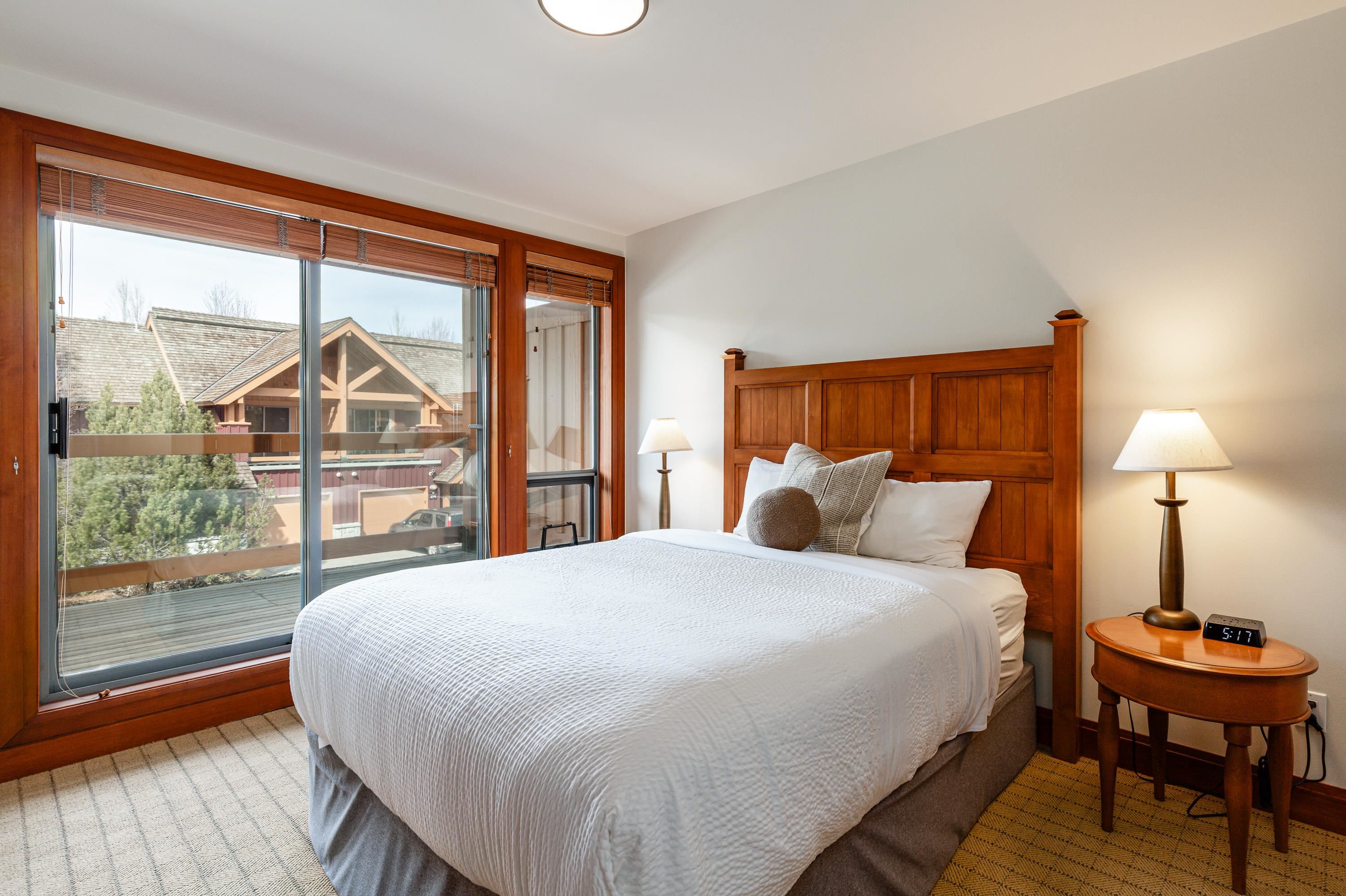 Week B 4726 SETTEBELLO DRIVE Unit: Week B