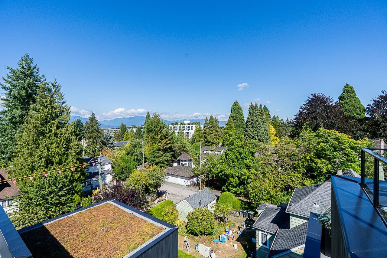 202 539 W 28TH AVENUE Unit: 202