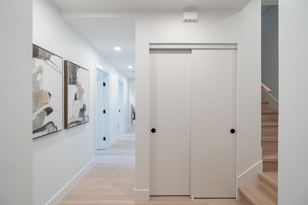 202 539 W 28TH AVENUE Unit: 202