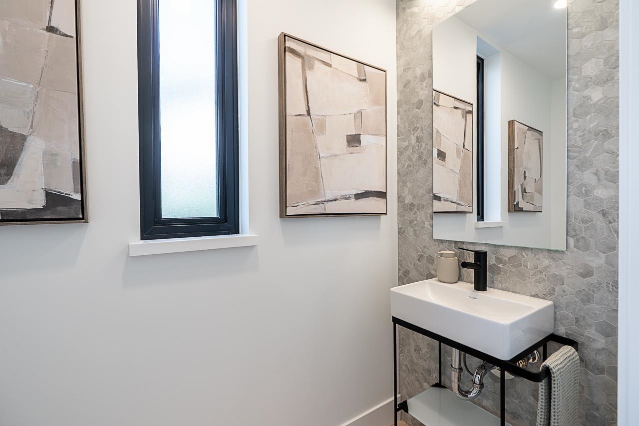 202 539 W 28TH AVENUE Unit: 202
