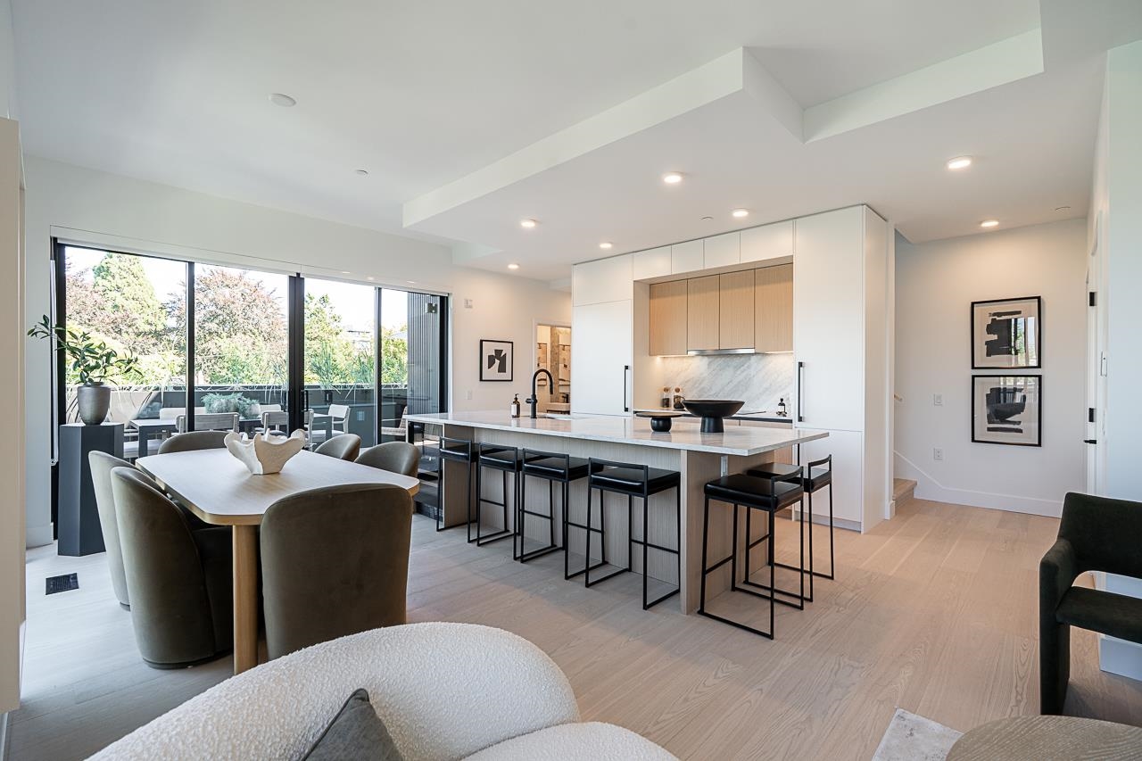 202 539 W 28TH AVENUE Unit: 202