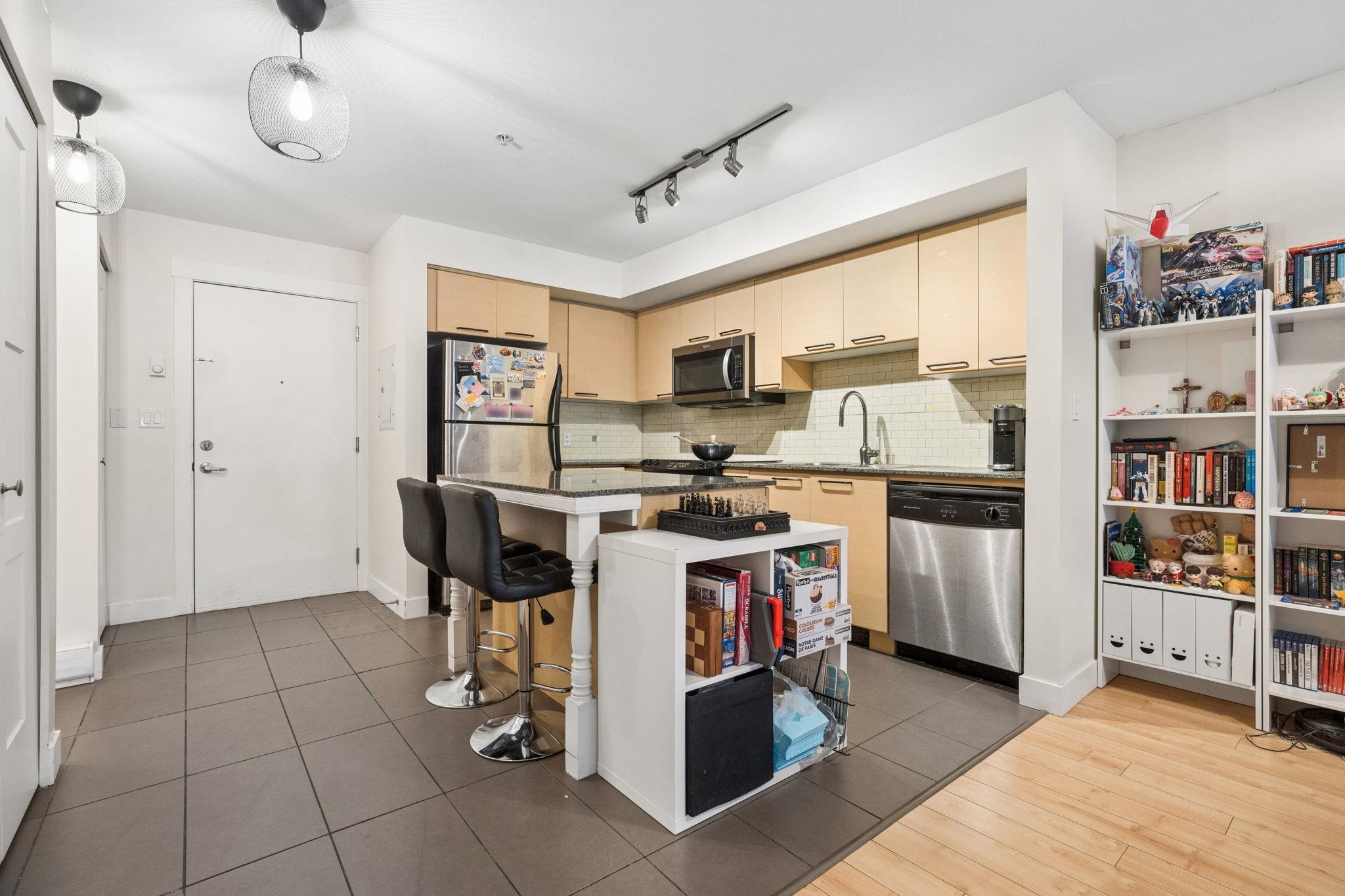 111 10822 CITY PARKWAY Unit: 111
