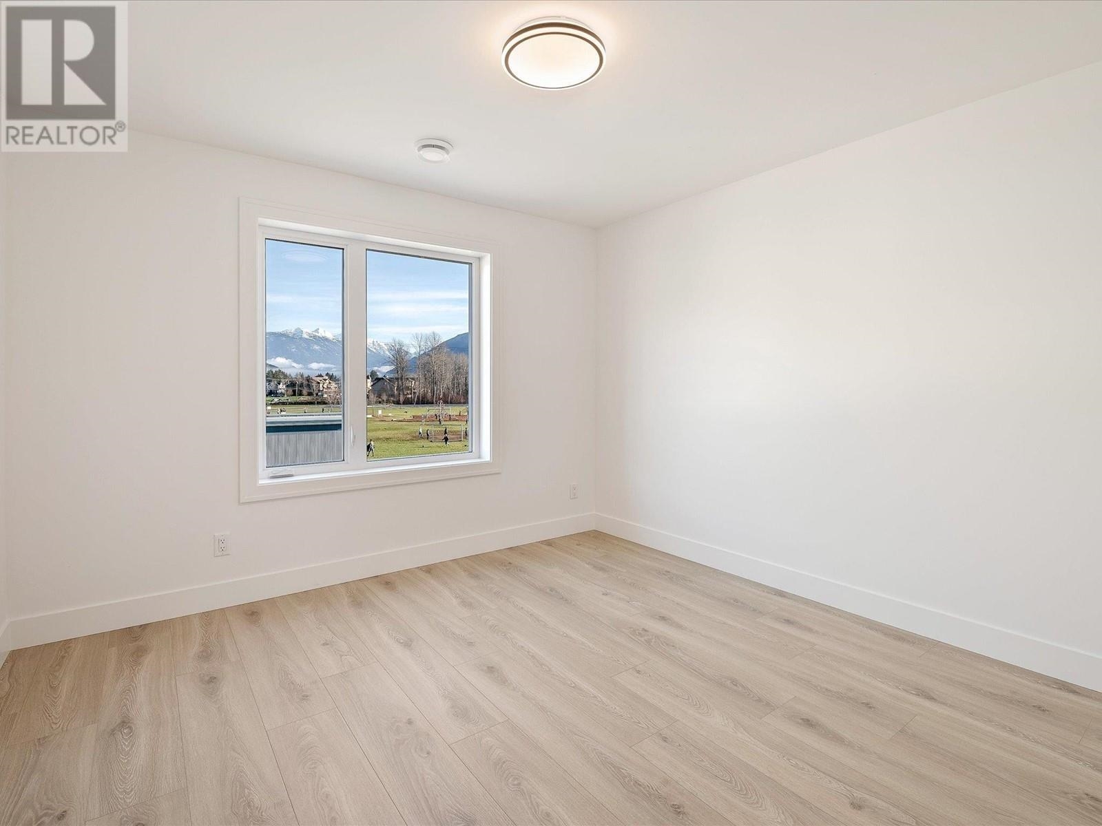 B 1003 PHARE CRESCENT Unit: B