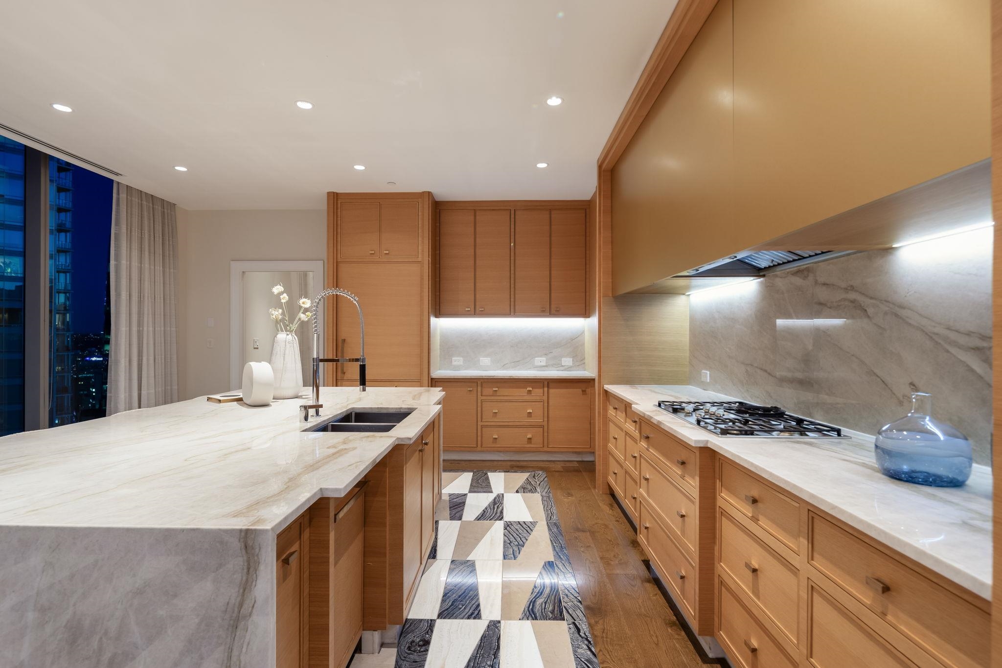 PH3101 277 THURLOW STREET Unit: PH3101