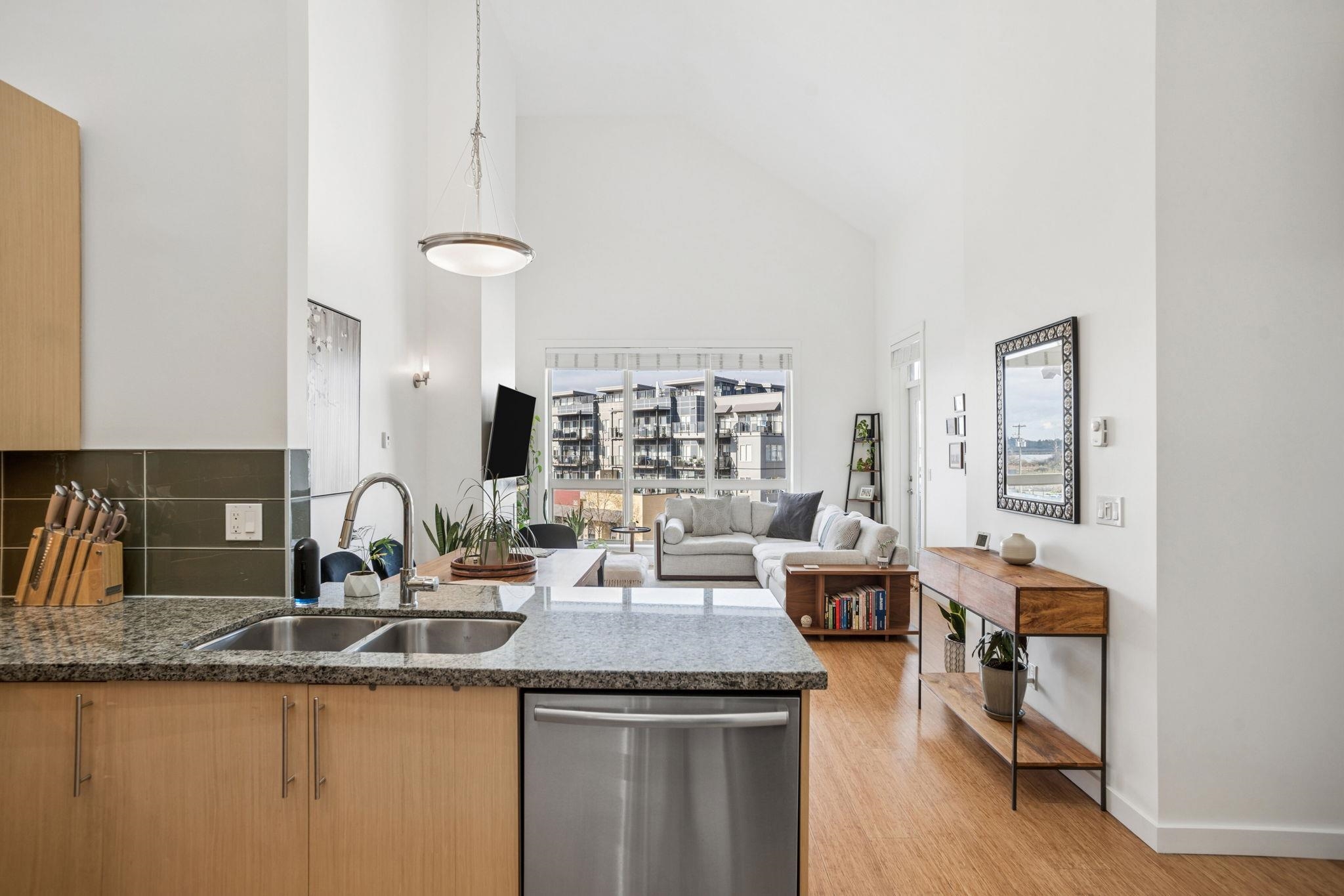 401 6233 LONDON ROAD Unit: 401